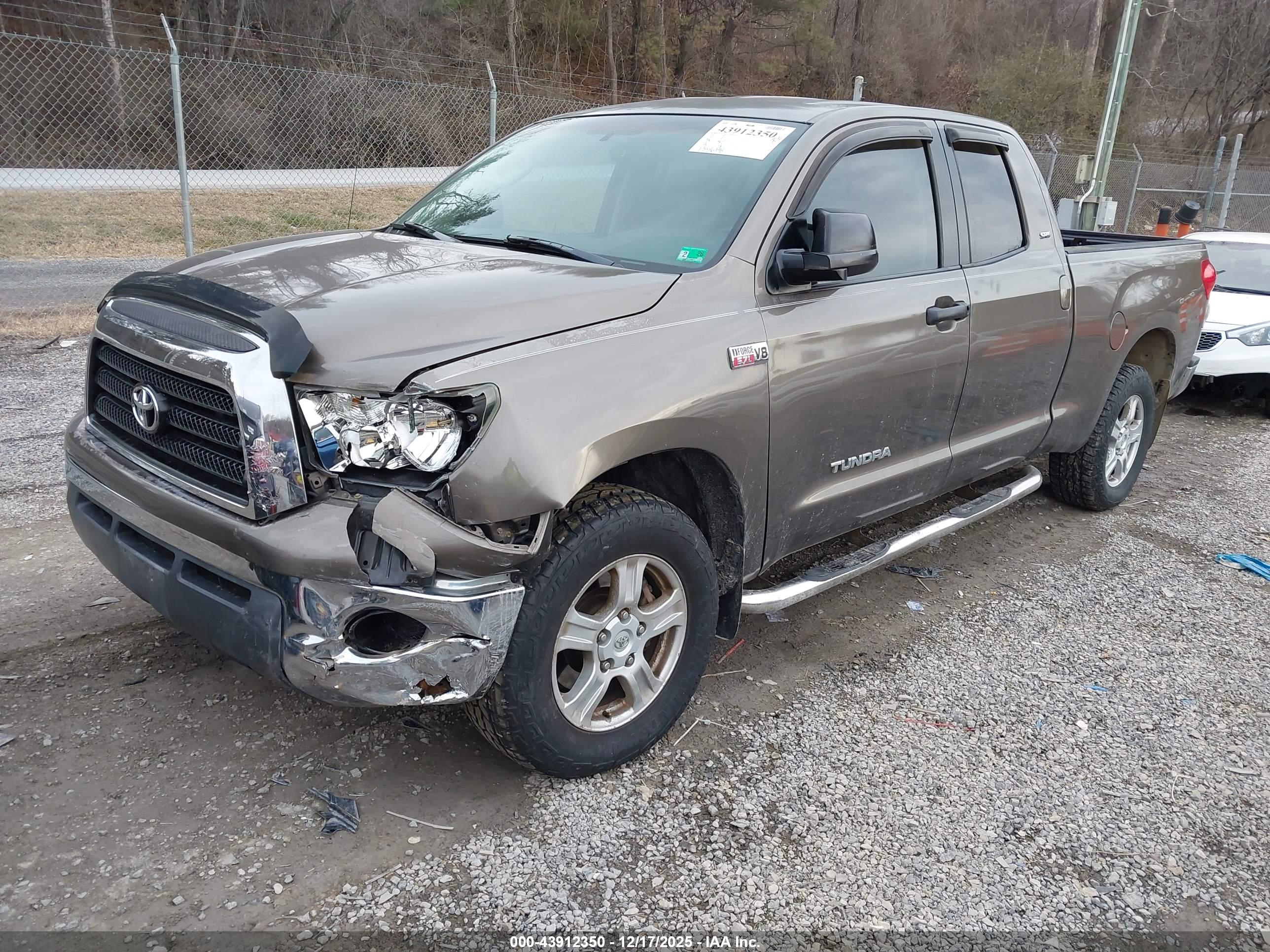 TOYOTA TUNDRA image 2