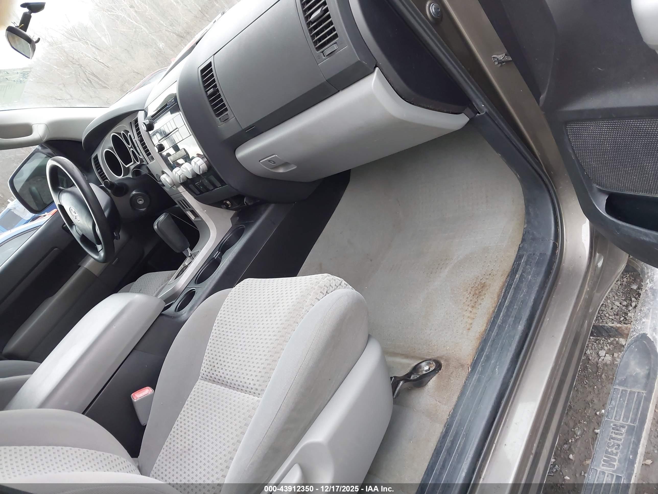 TOYOTA TUNDRA image 5