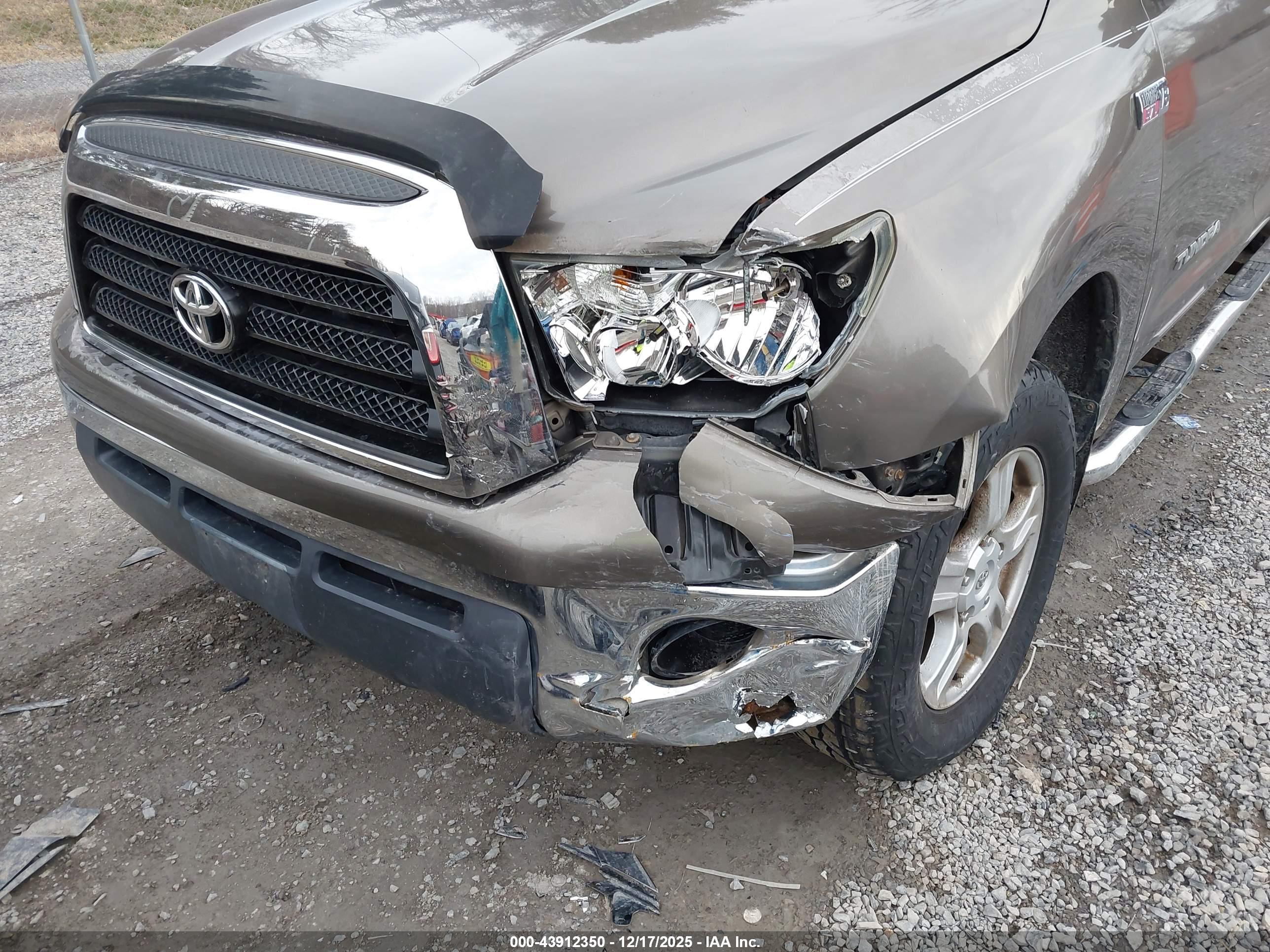 TOYOTA TUNDRA image 6