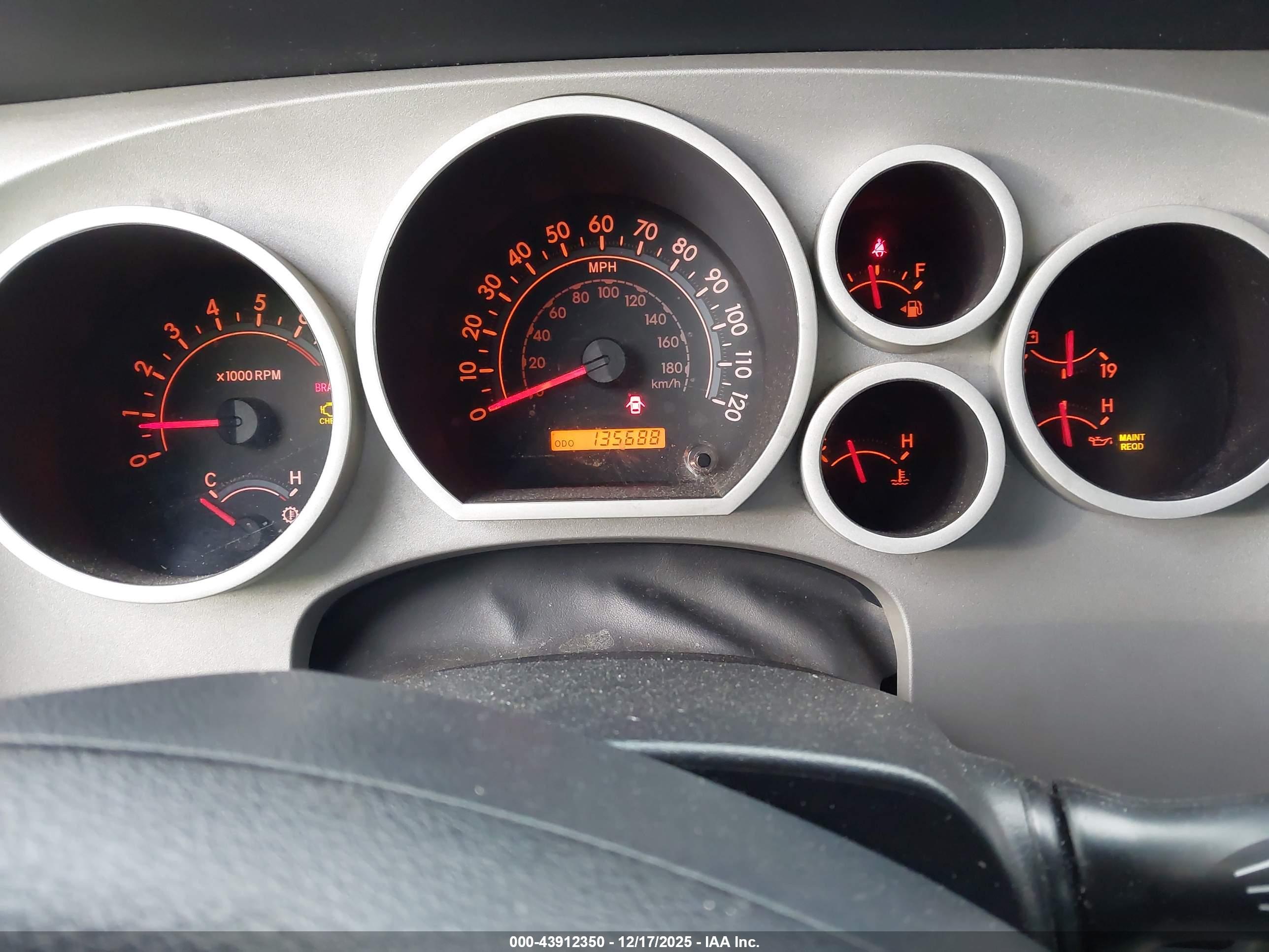 TOYOTA TUNDRA image 7