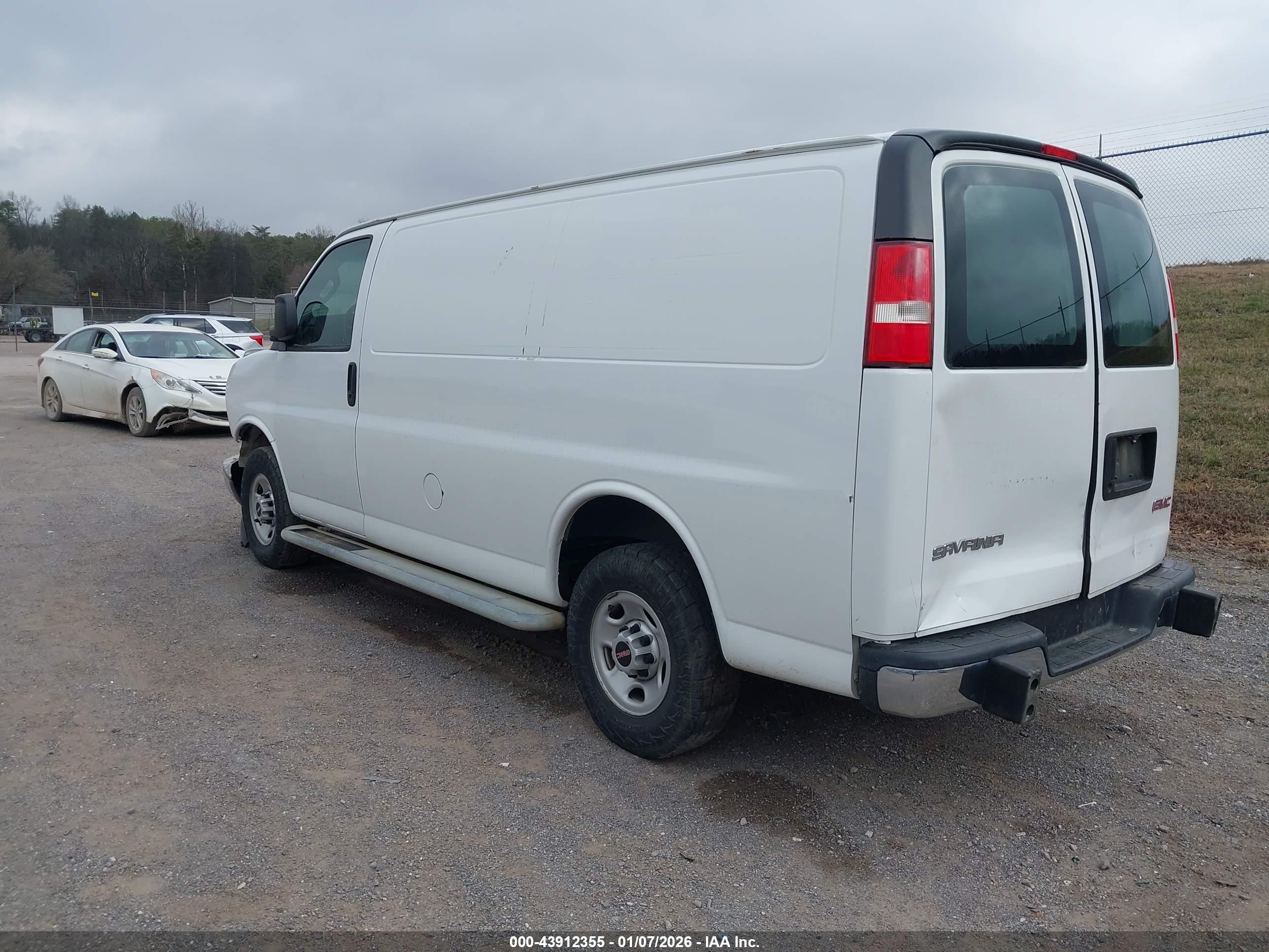 GMC SAVANA image 3