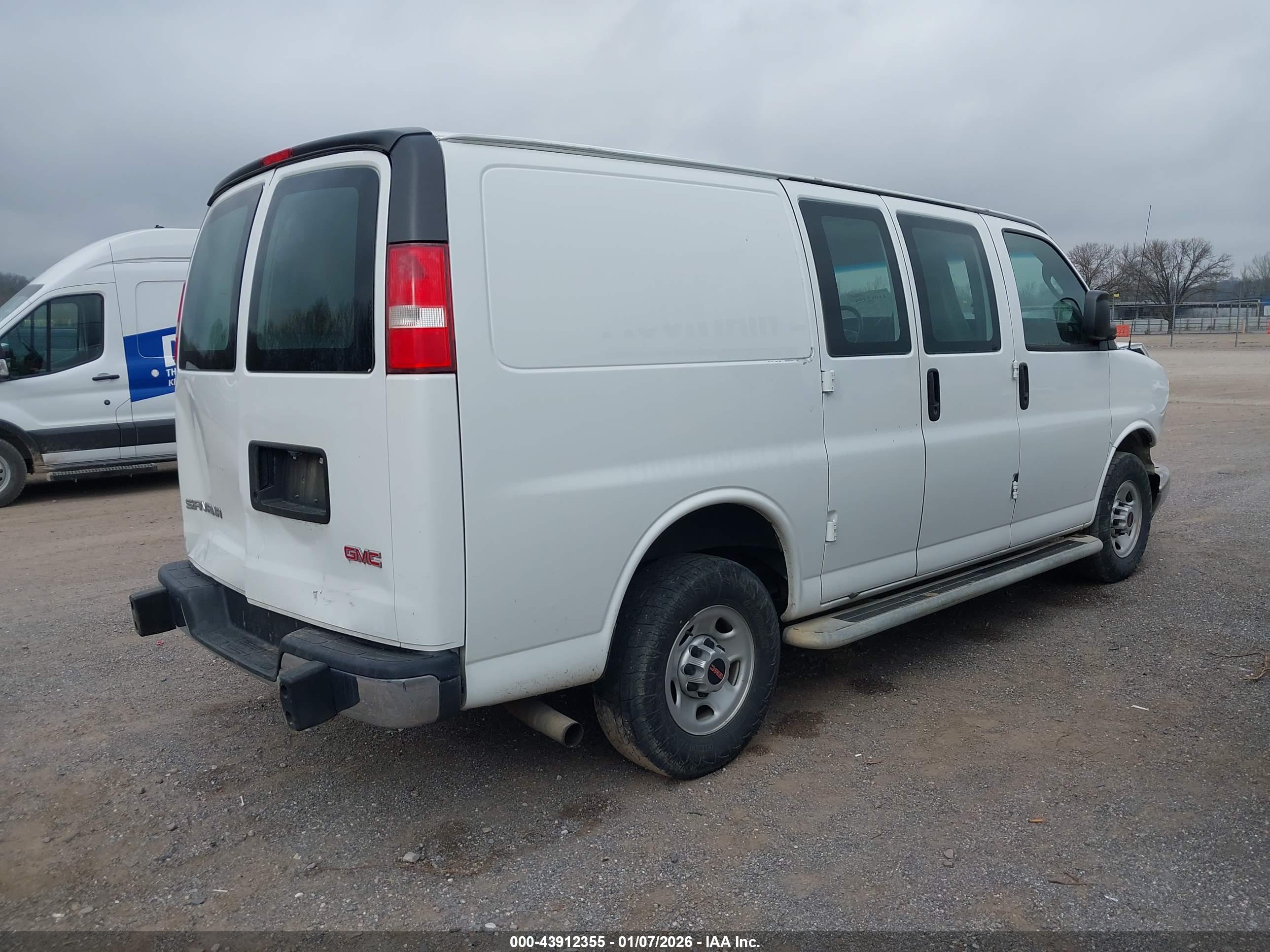 GMC SAVANA image 4