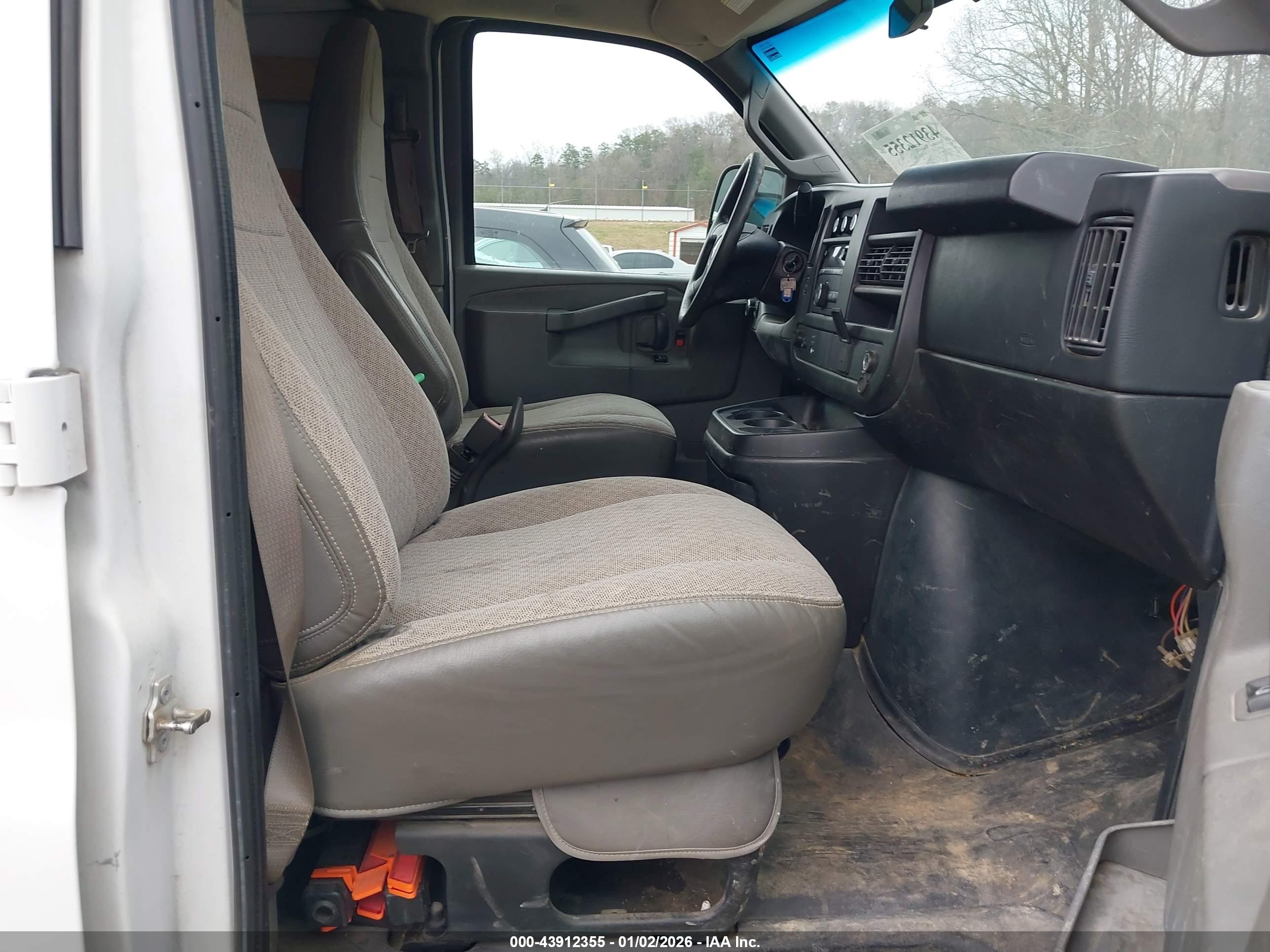 GMC SAVANA image 5