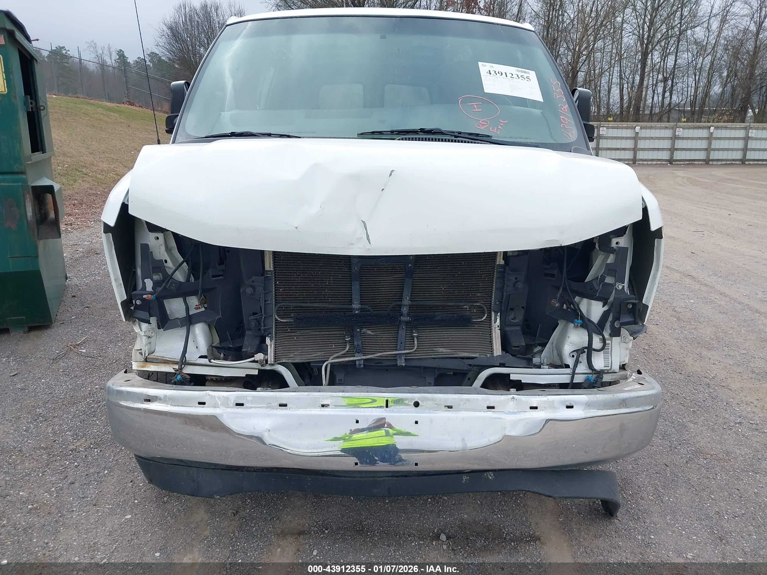GMC SAVANA image 6
