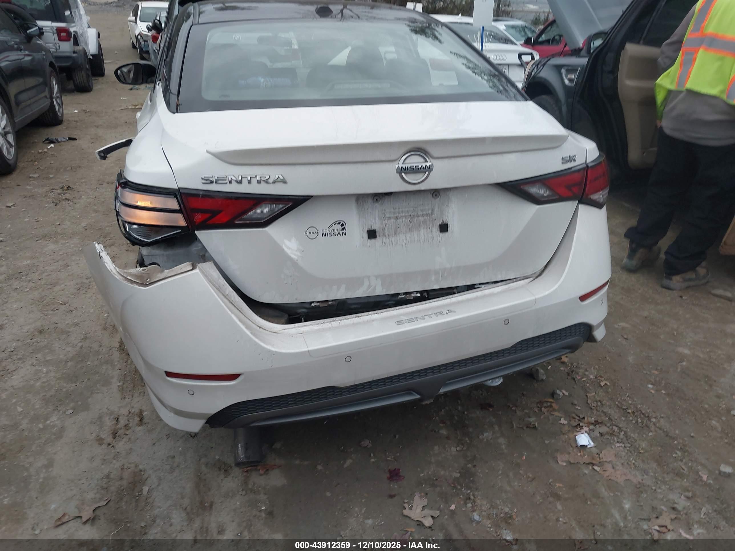 NISSAN SENTRA image 6