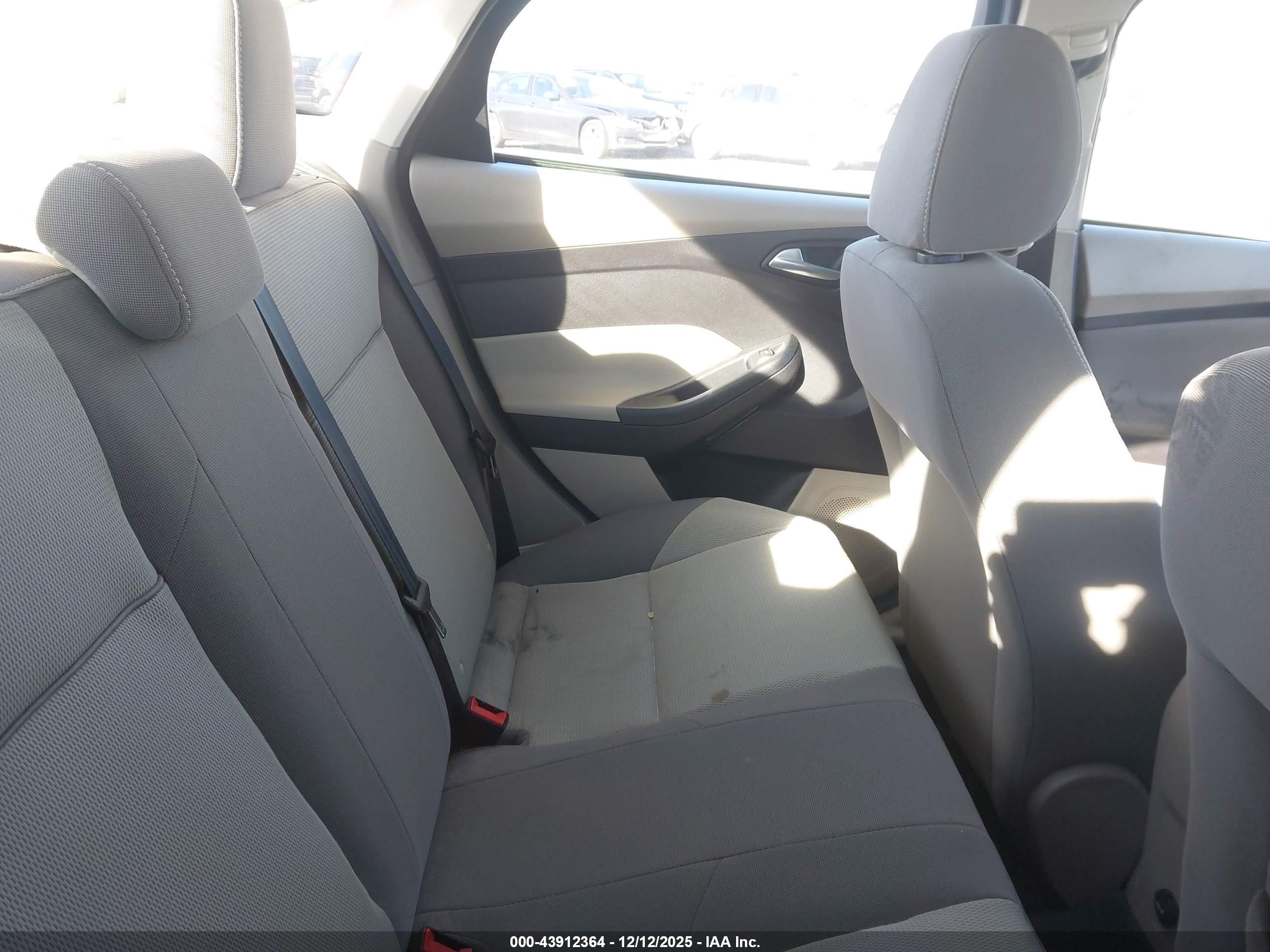 FORD FOCUS image 8