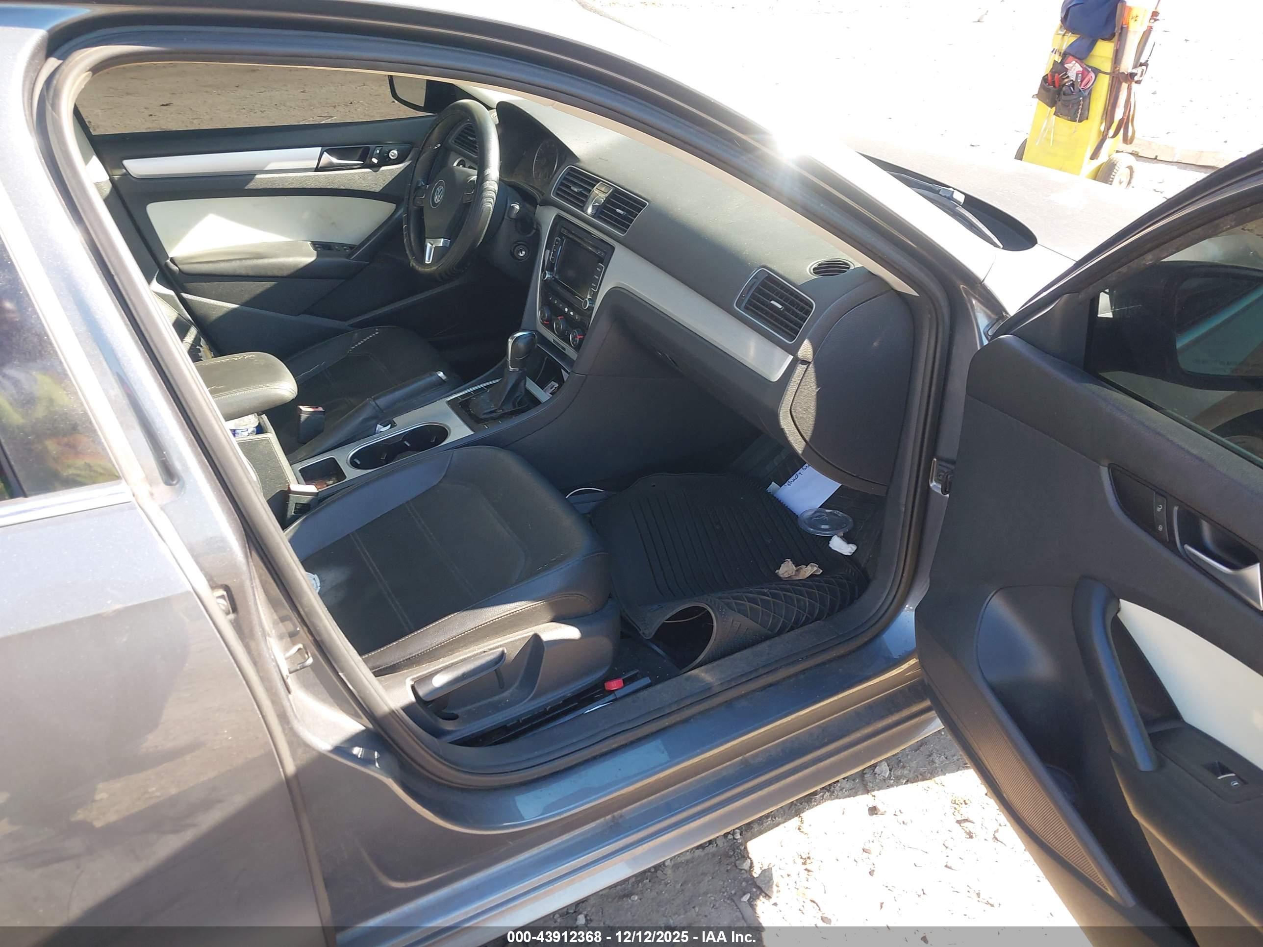 VOLKSWAGEN PASSAT image 5
