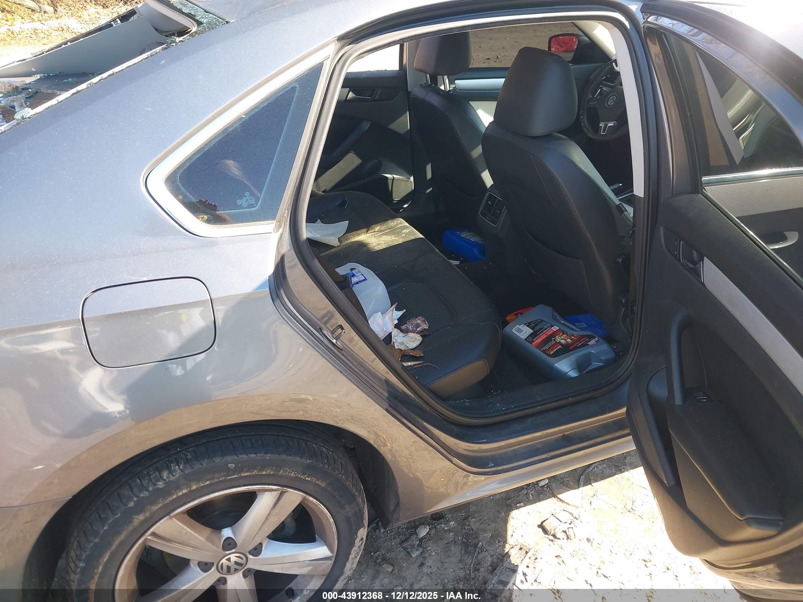 VOLKSWAGEN PASSAT image 8