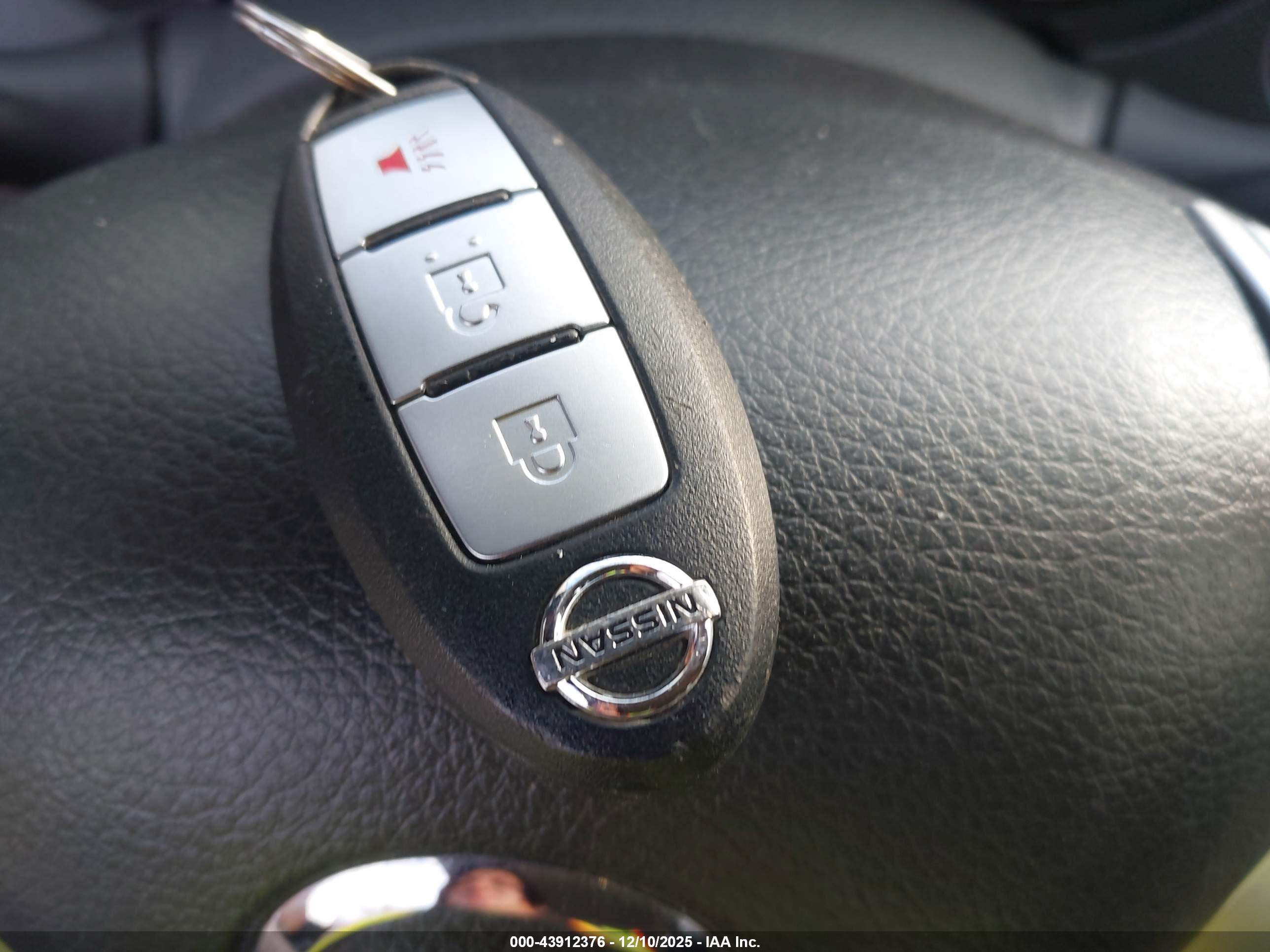 NISSAN ROGUE image 11