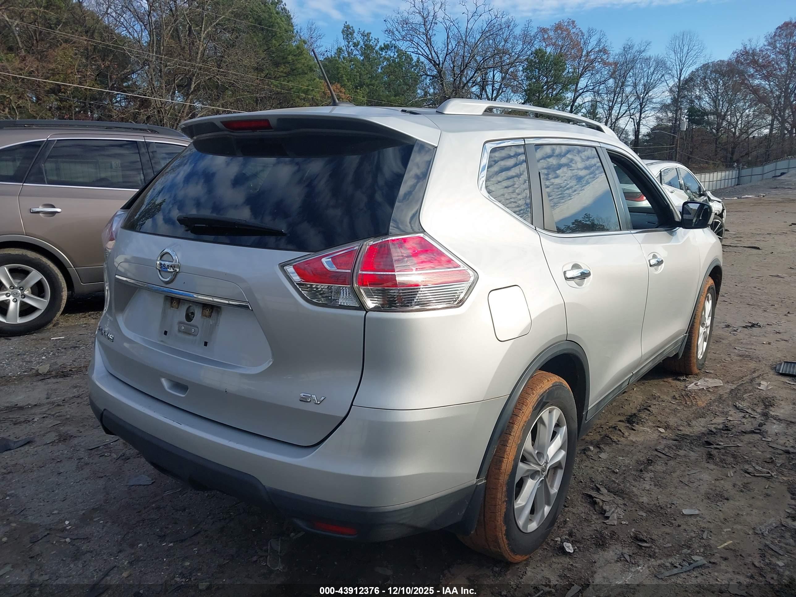 NISSAN ROGUE image 4