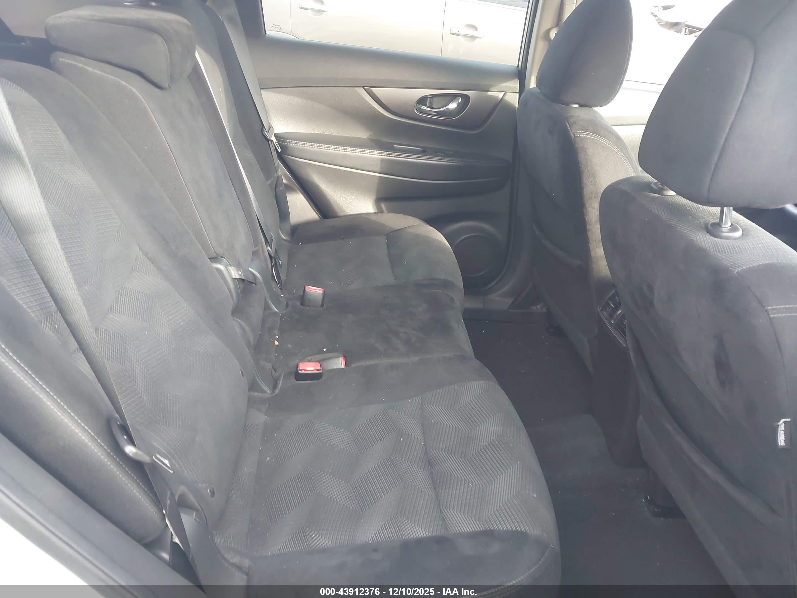 NISSAN ROGUE image 8