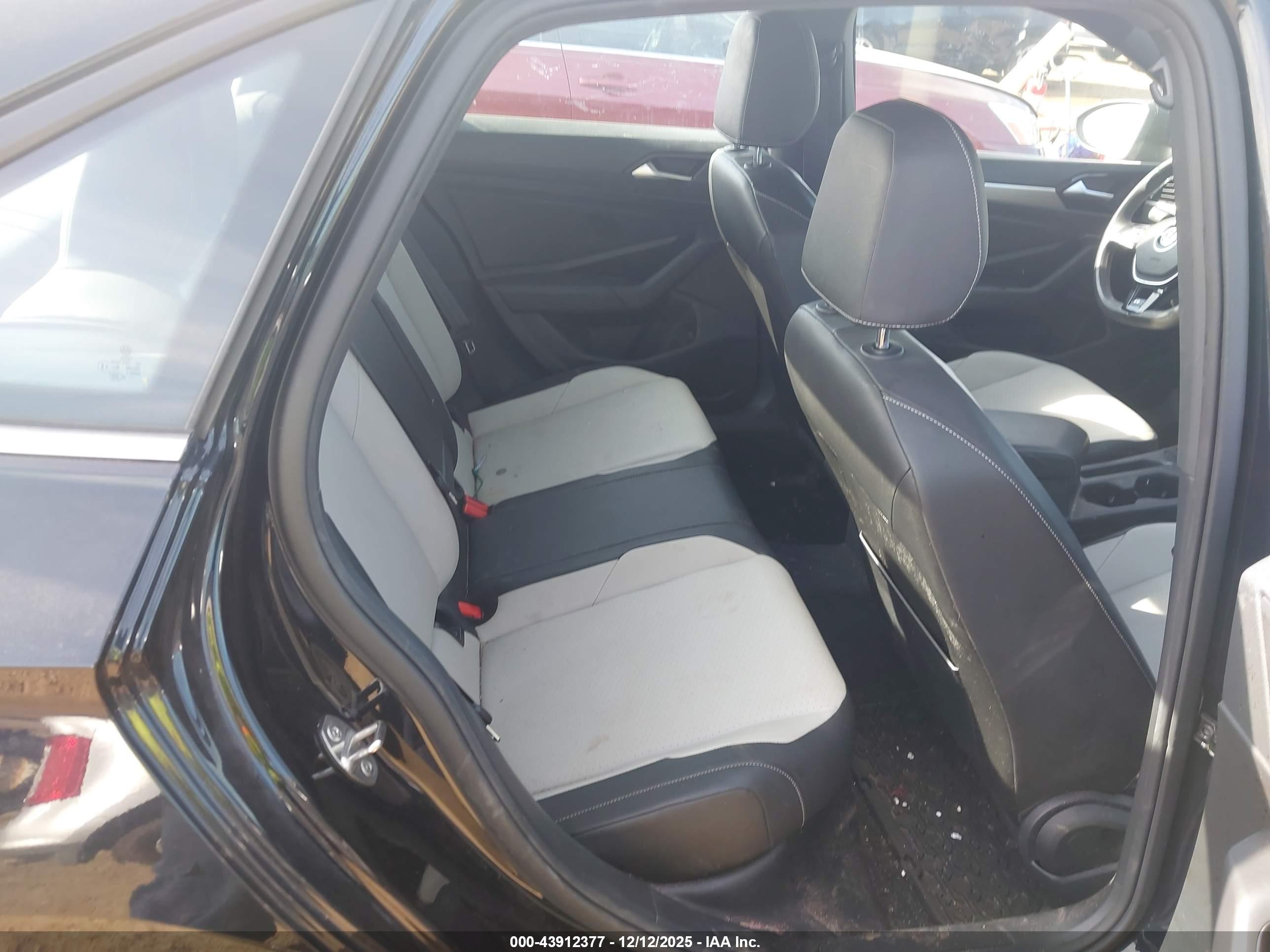 VOLKSWAGEN JETTA image 8