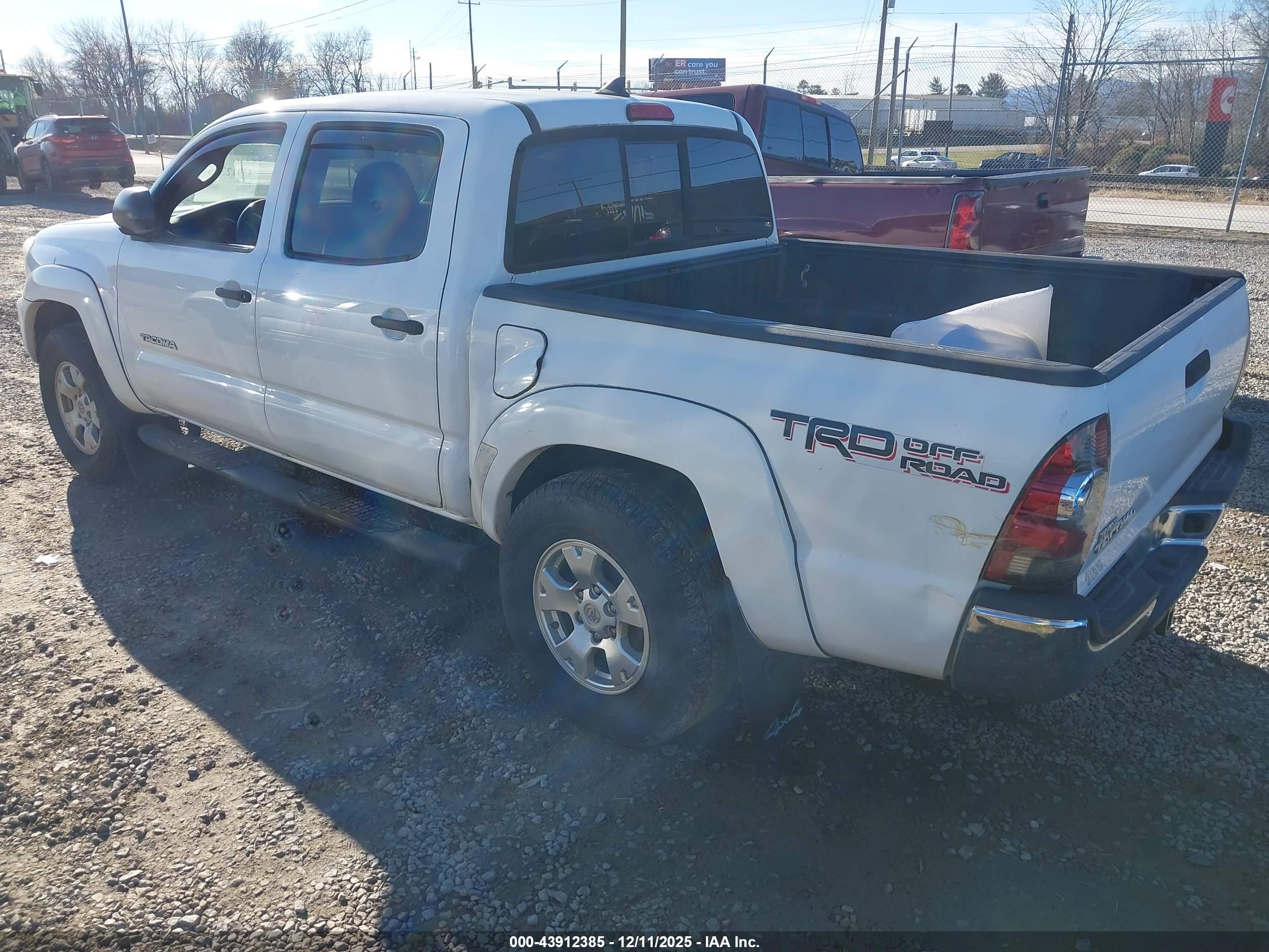 TOYOTA TACOMA image 3