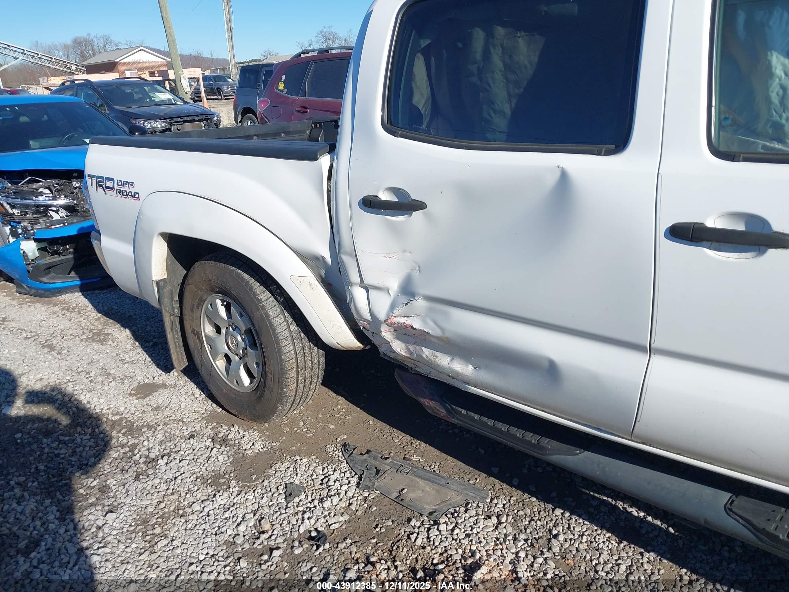 TOYOTA TACOMA image 6