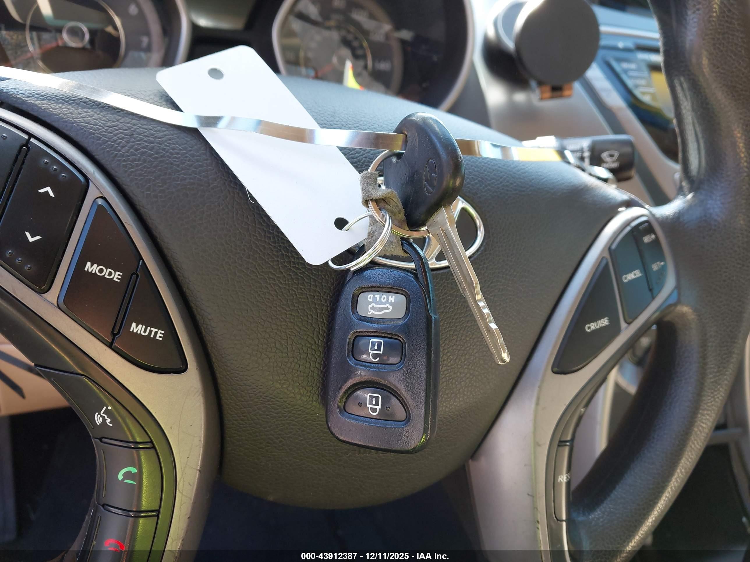 HYUNDAI ELANTRA image 11