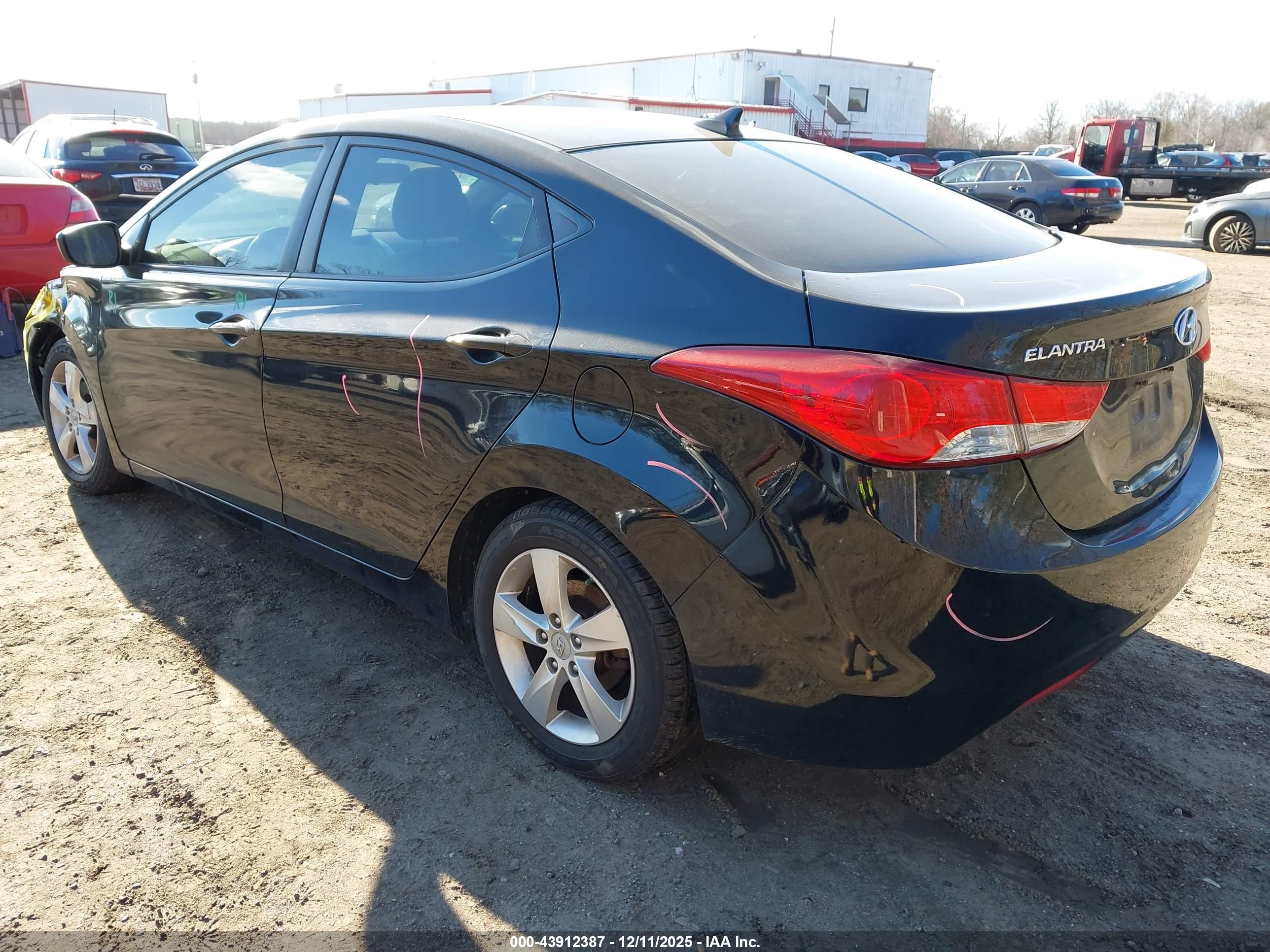 HYUNDAI ELANTRA image 3