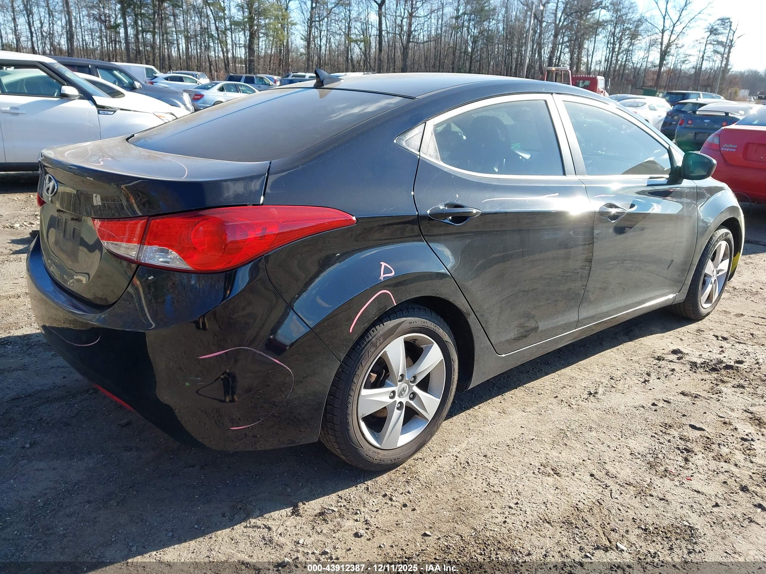 HYUNDAI ELANTRA image 4
