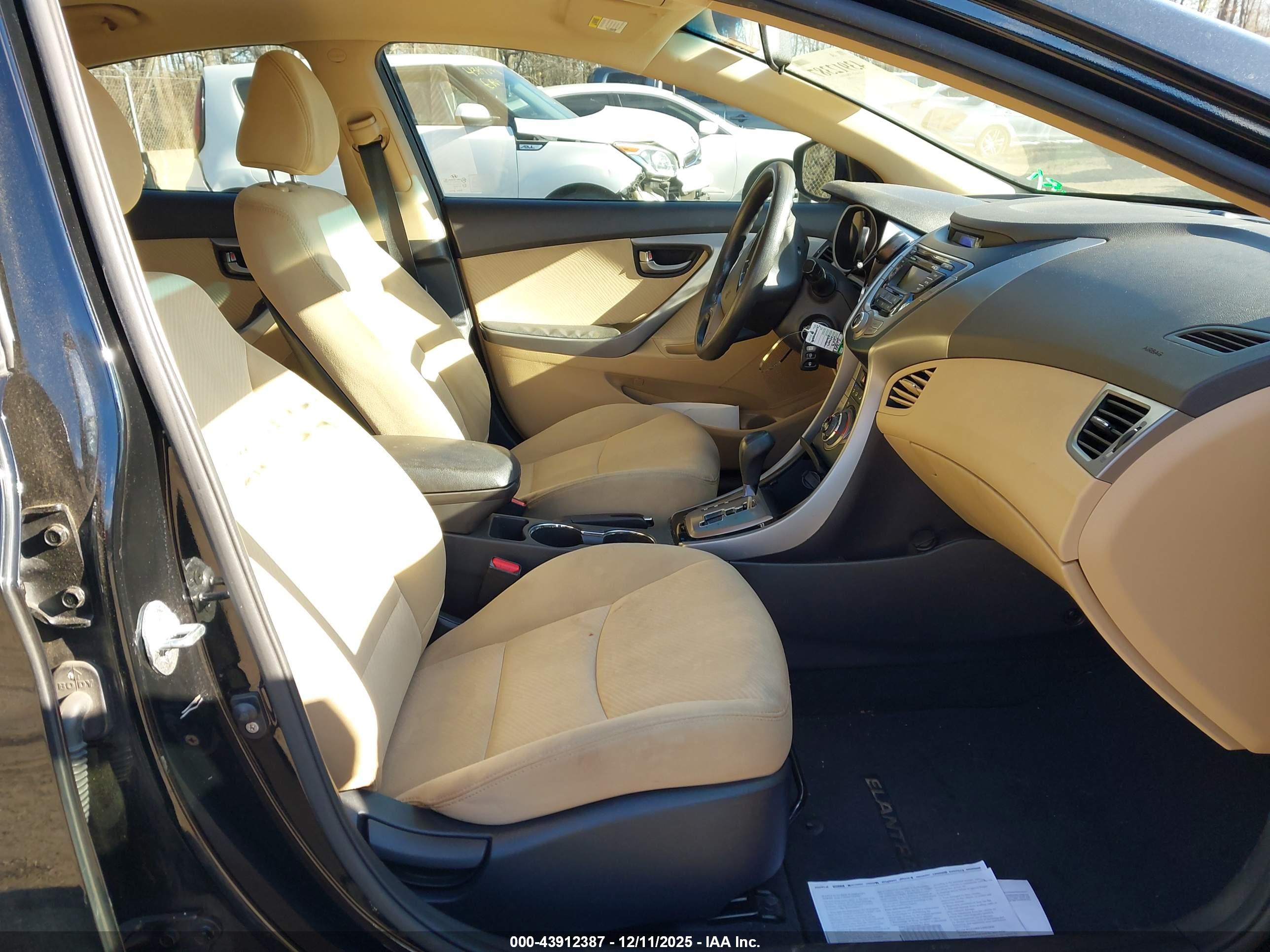 HYUNDAI ELANTRA image 5