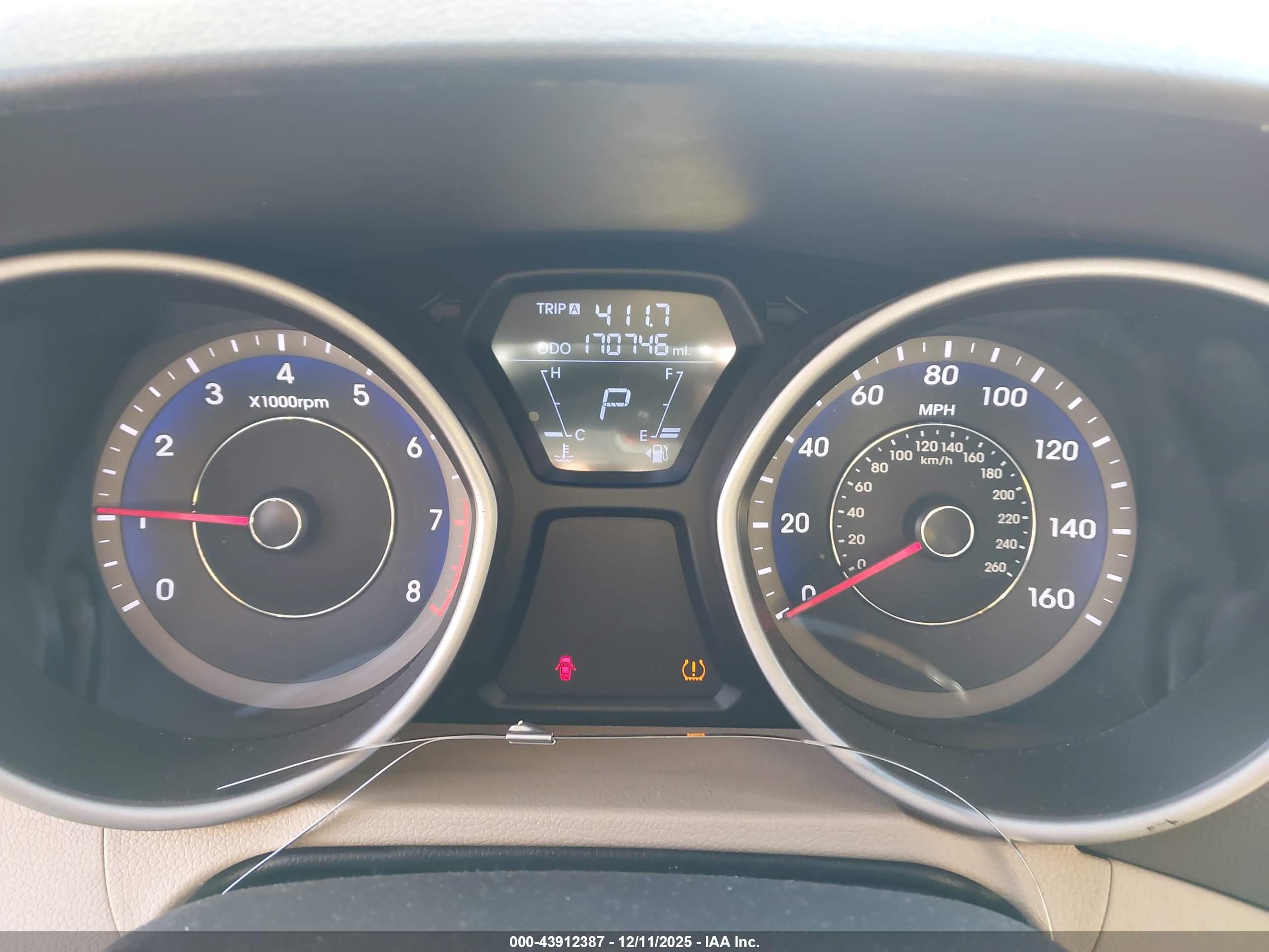 HYUNDAI ELANTRA image 7