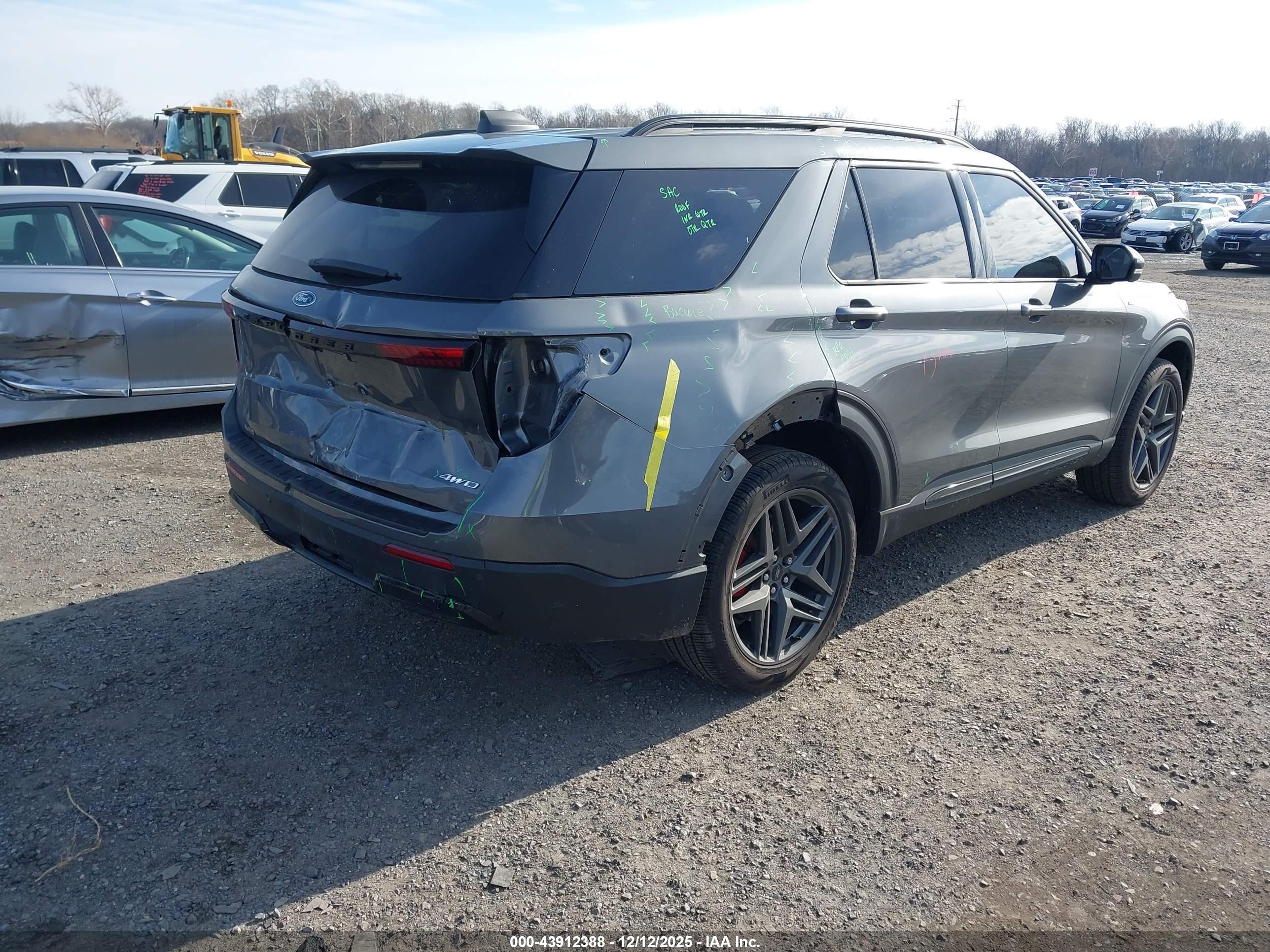 FORD EXPLORER image 4