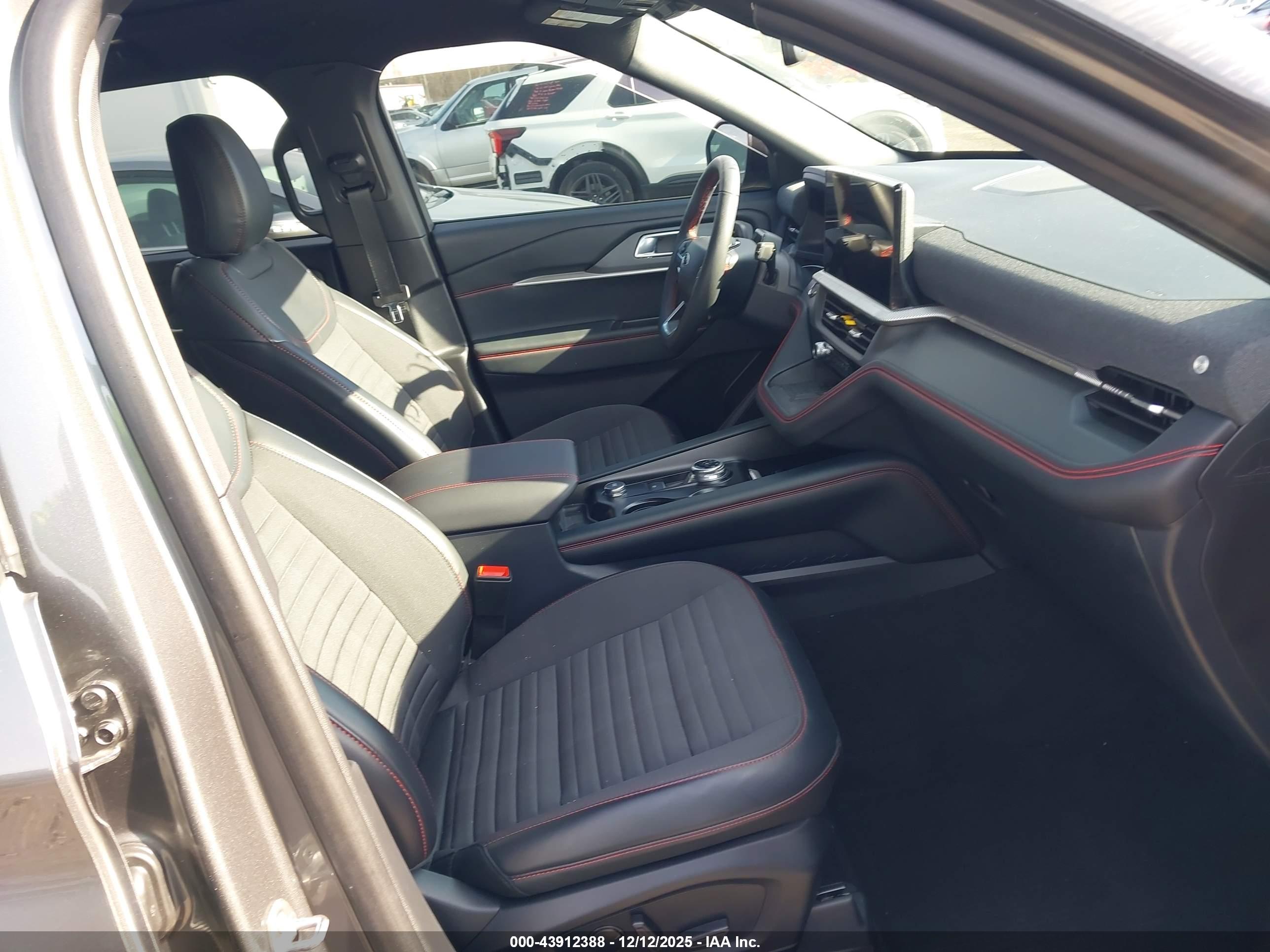 FORD EXPLORER image 5