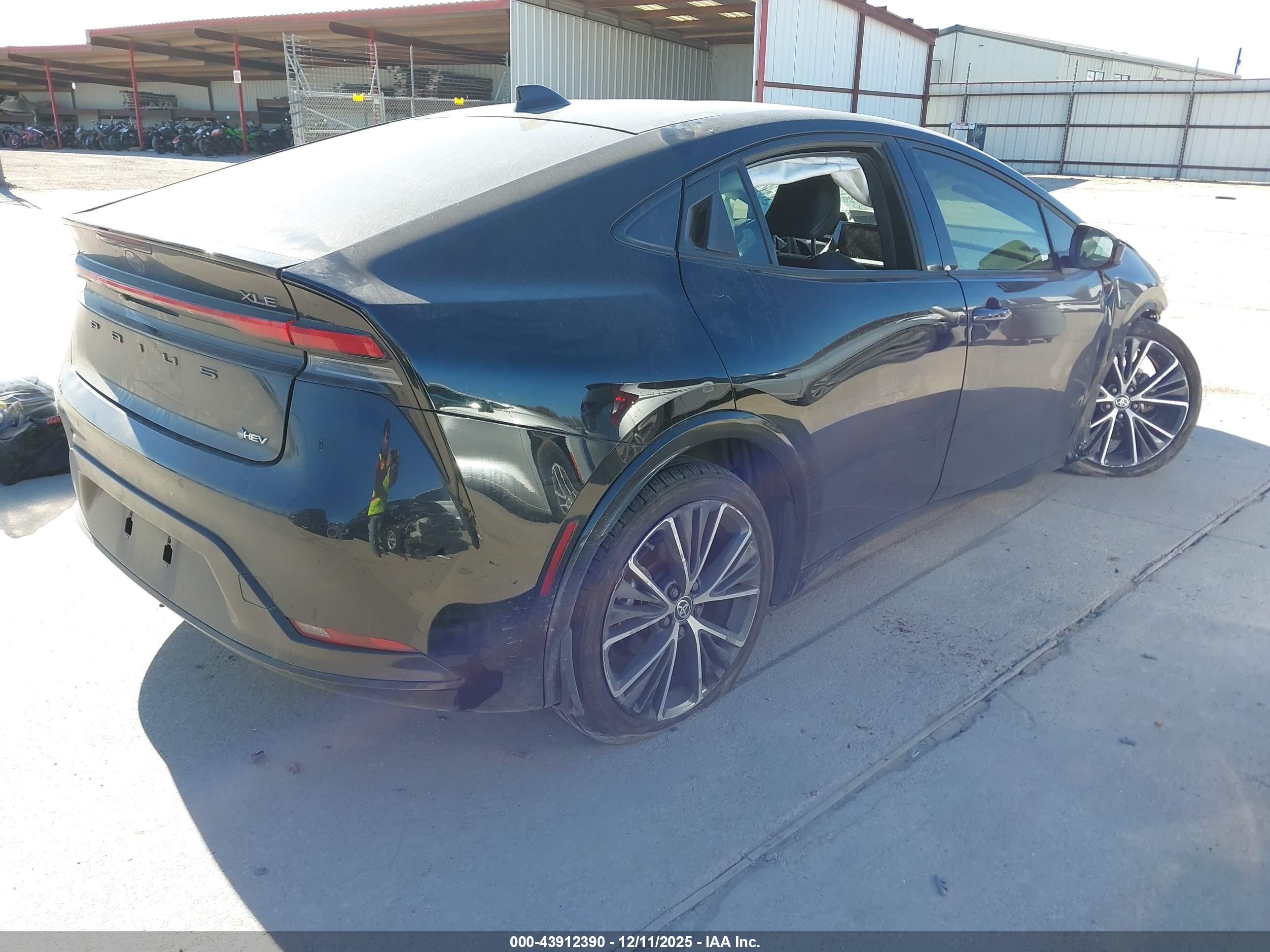 TOYOTA PRIUS image 4