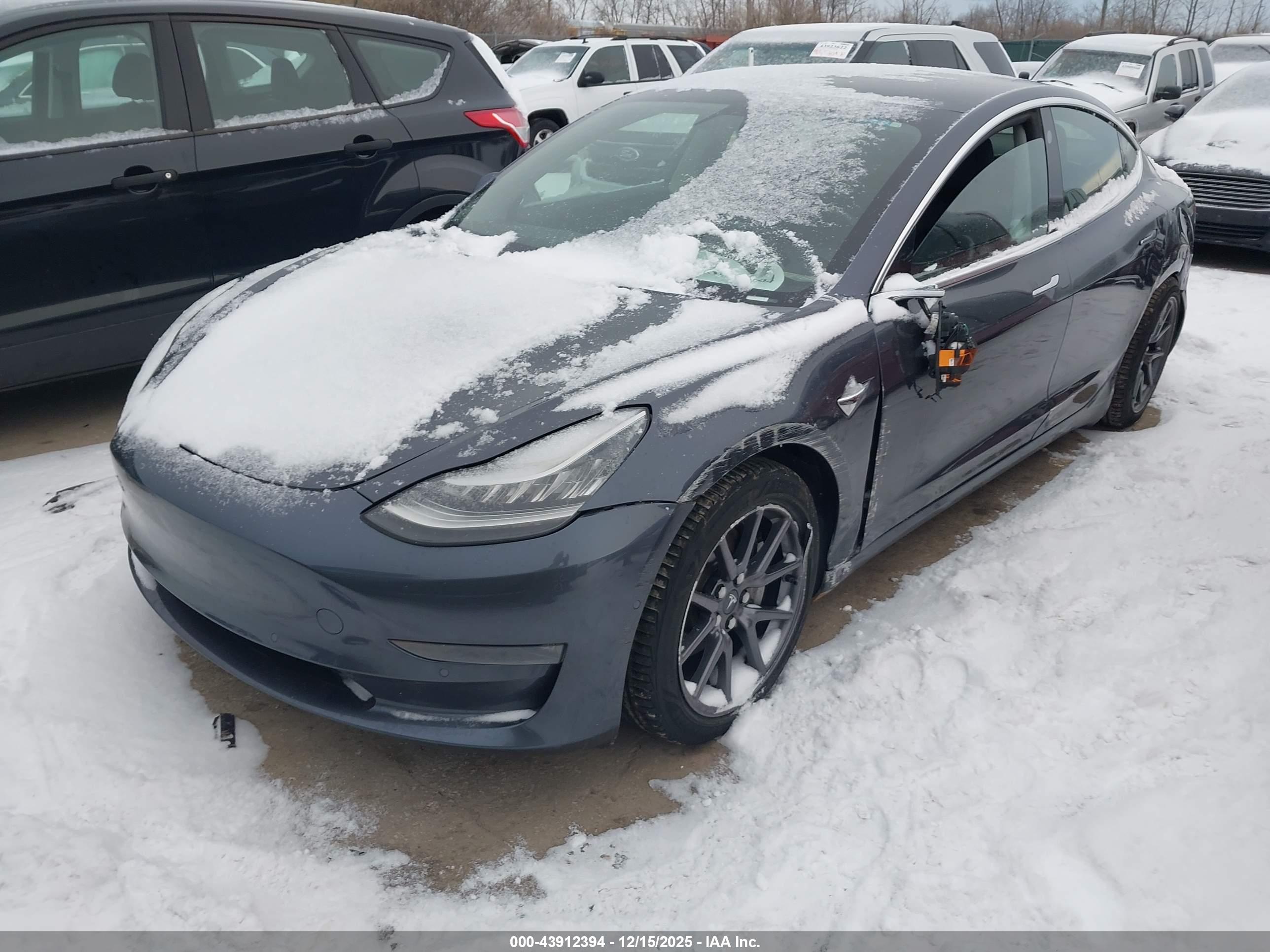 TESLA MODEL image 2