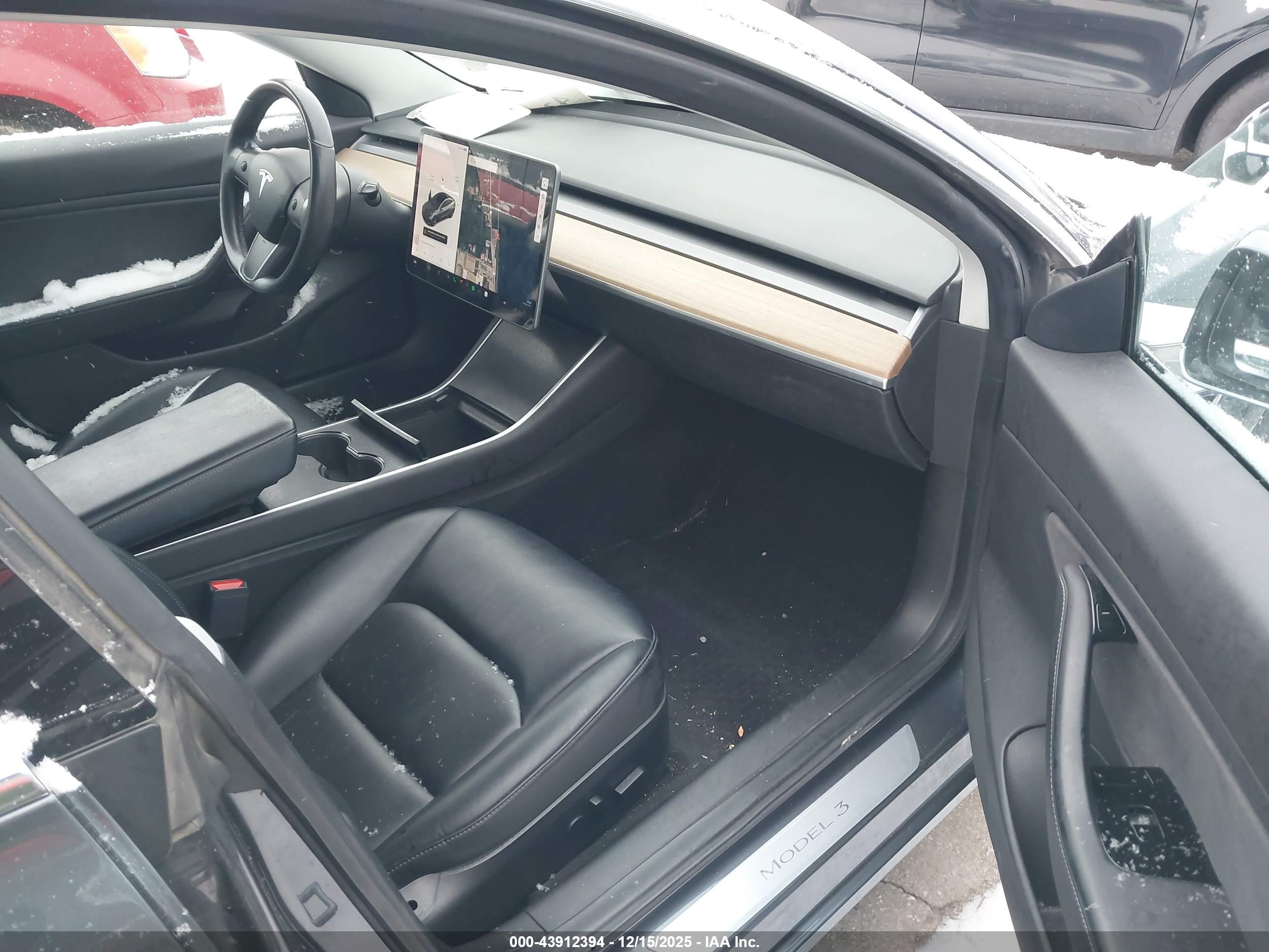 TESLA MODEL image 5