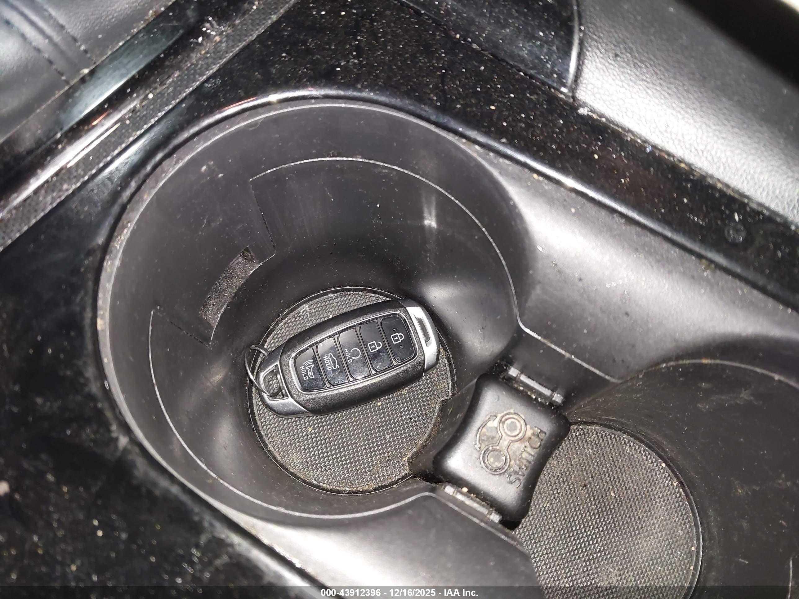 HYUNDAI ELANTRA image 11
