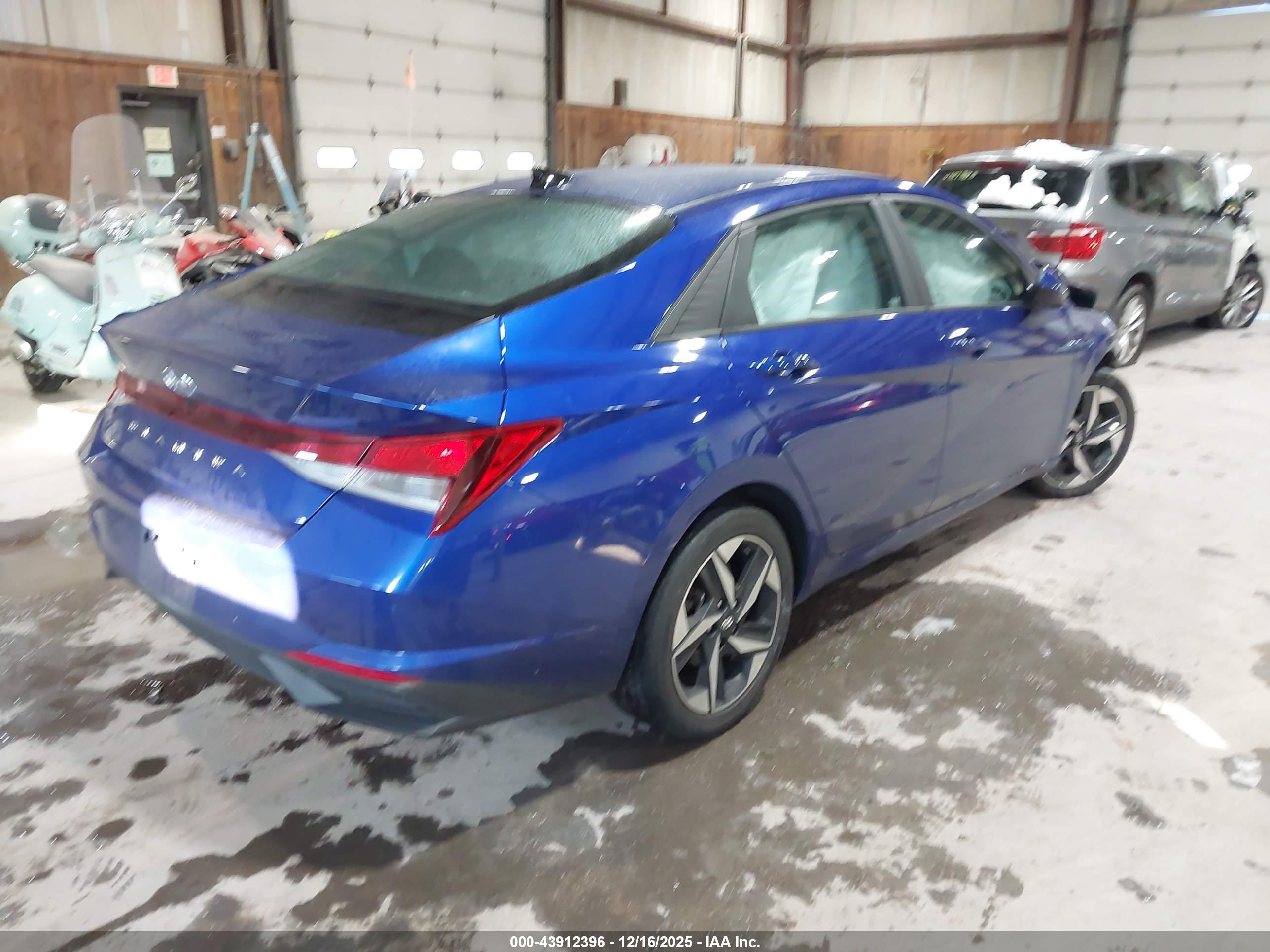 HYUNDAI ELANTRA image 4