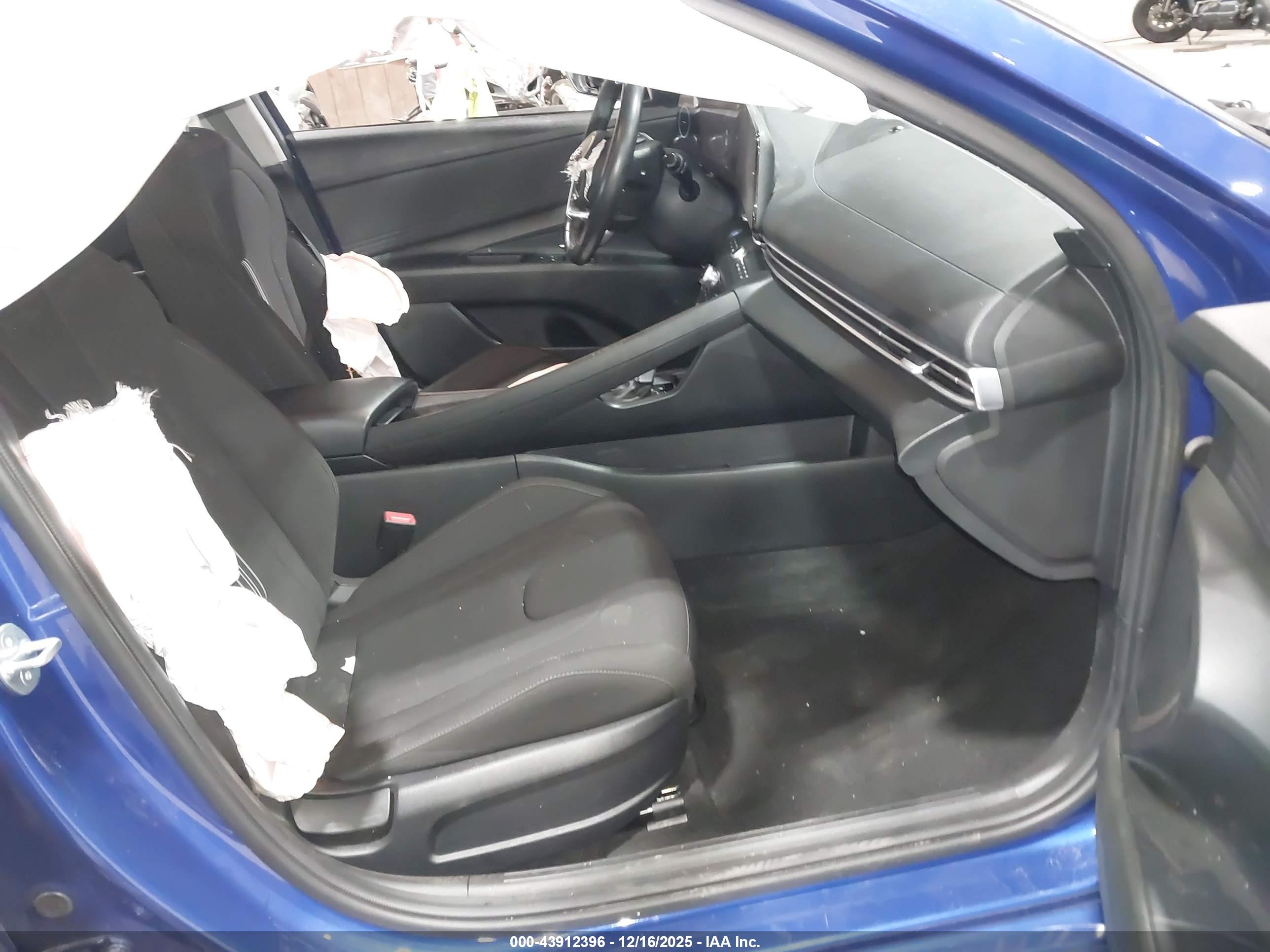 HYUNDAI ELANTRA image 5