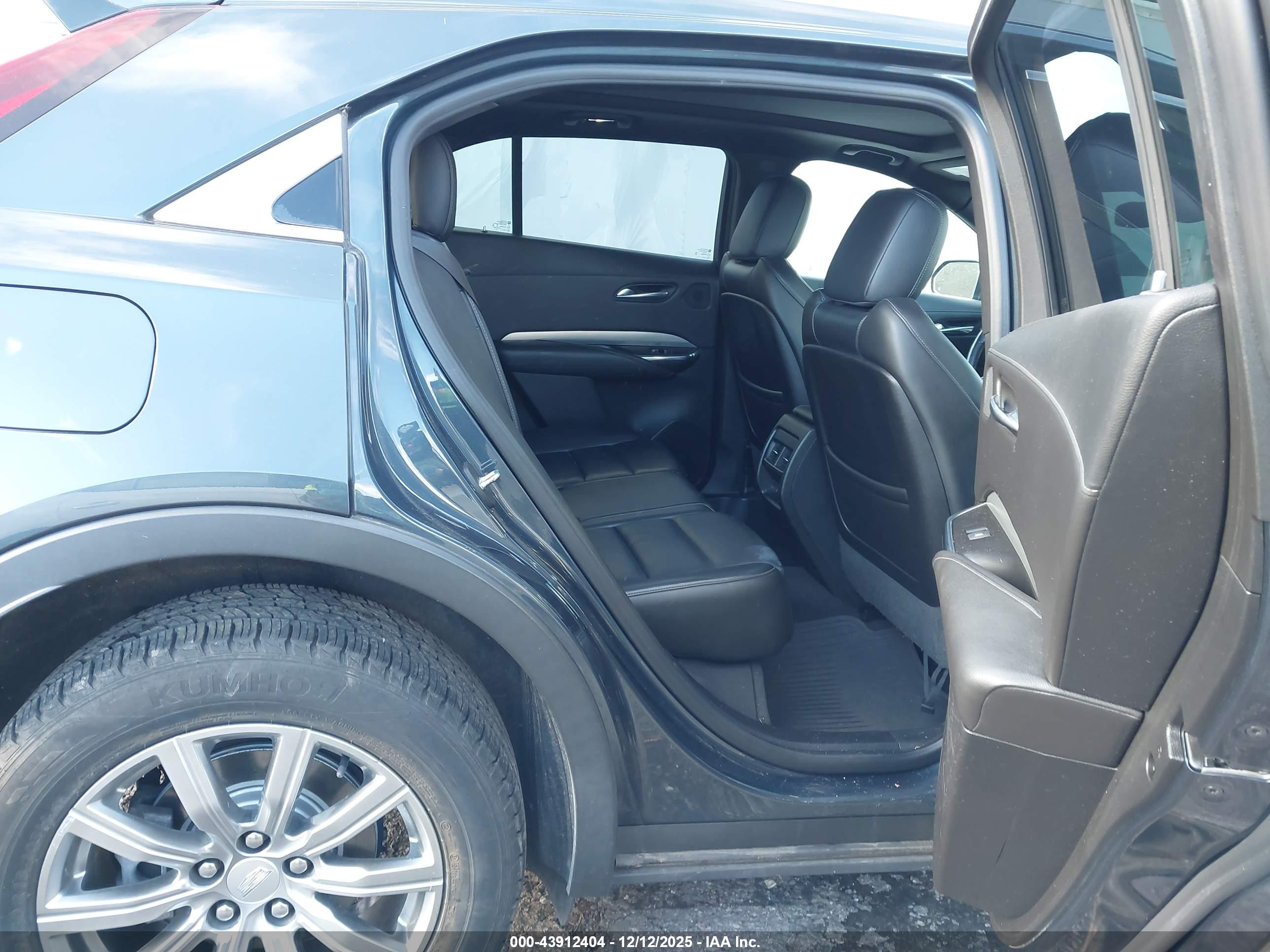 CADILLAC XT4 image 8