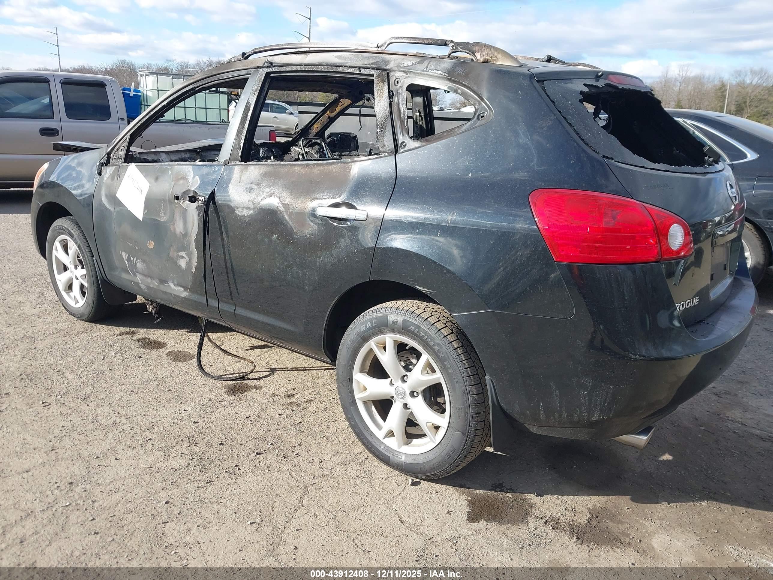 NISSAN ROGUE image 3