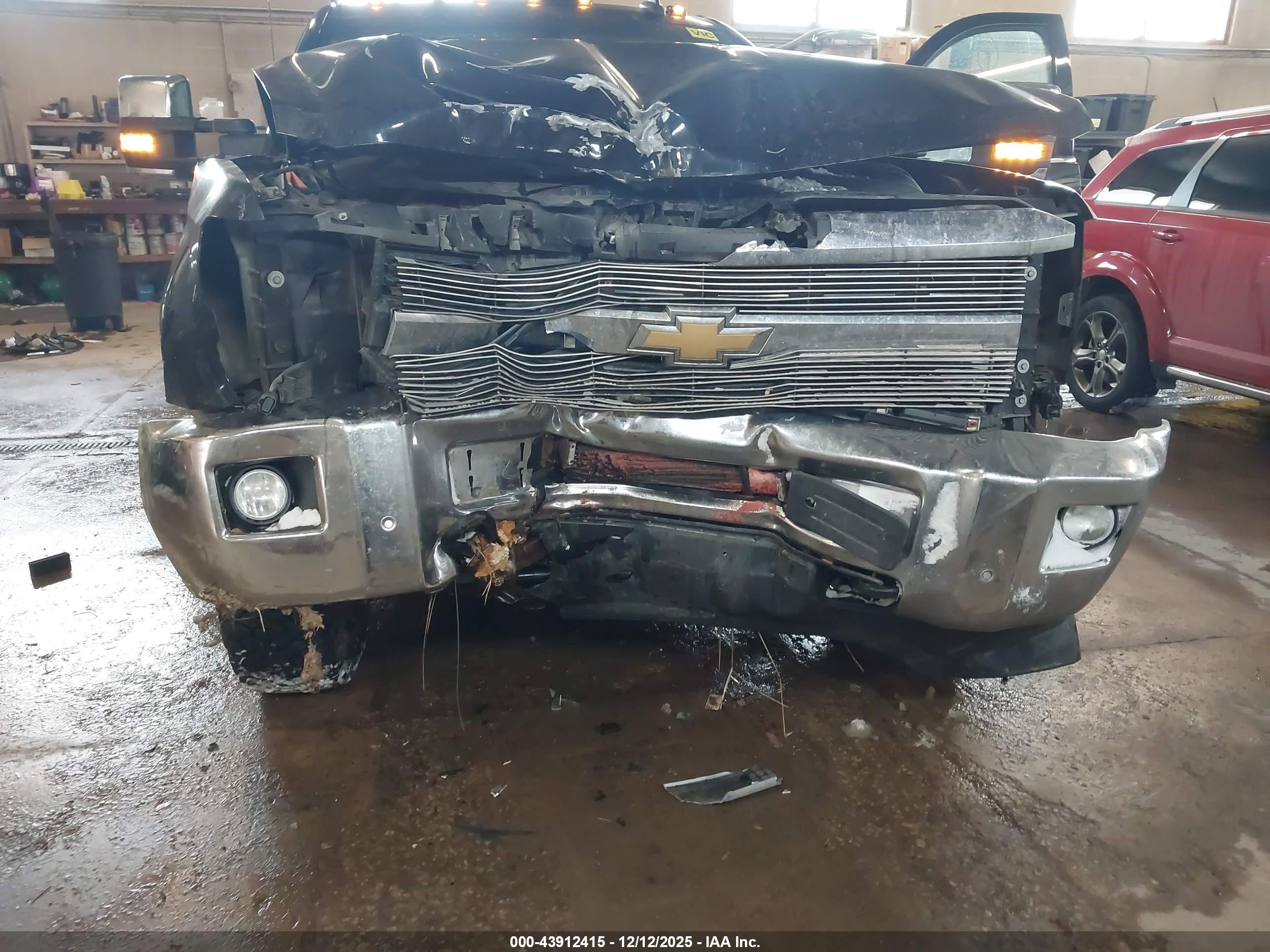 CHEVROLET SILVERADO image 6