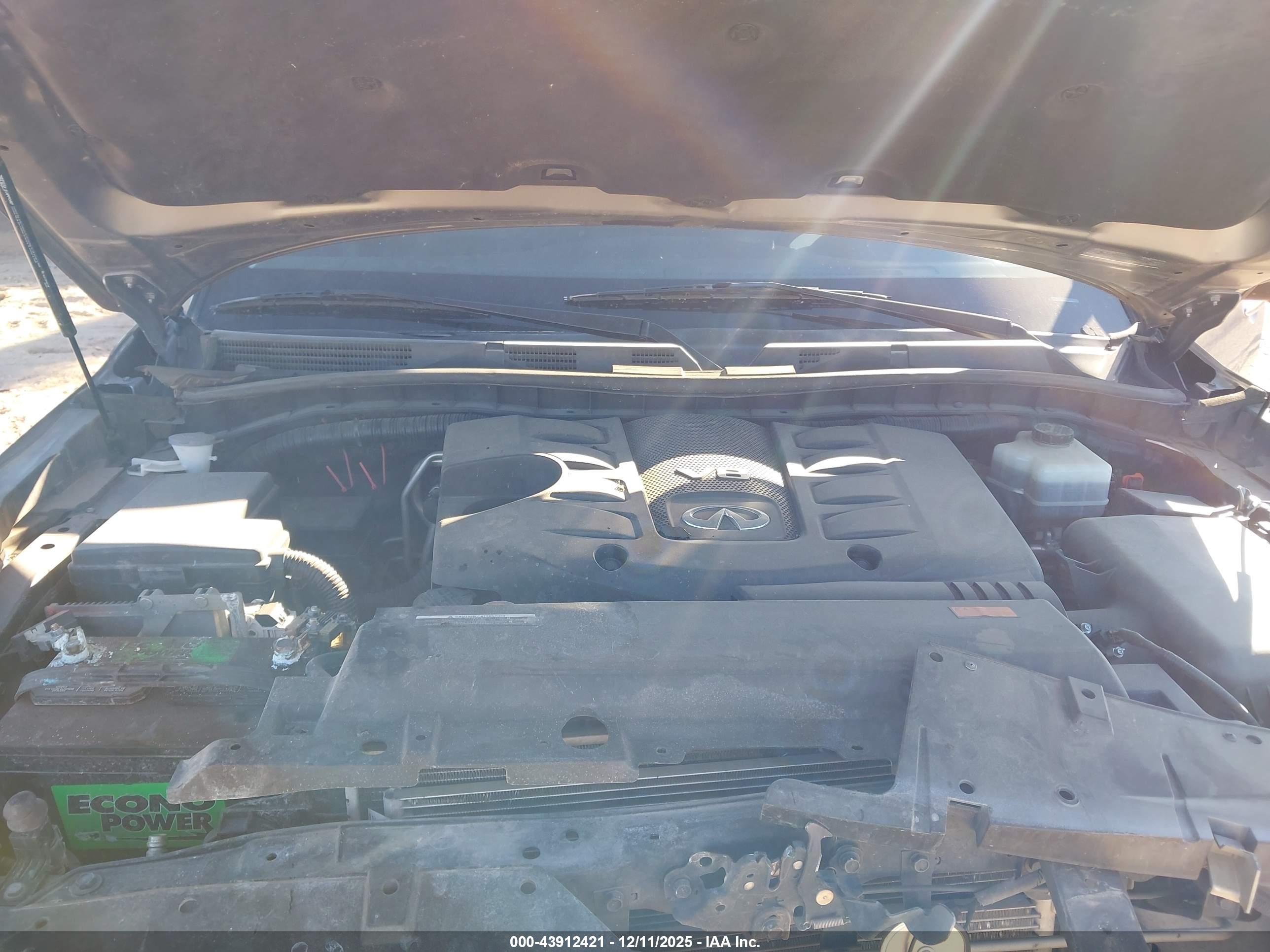 INFINITI QX56 image 10