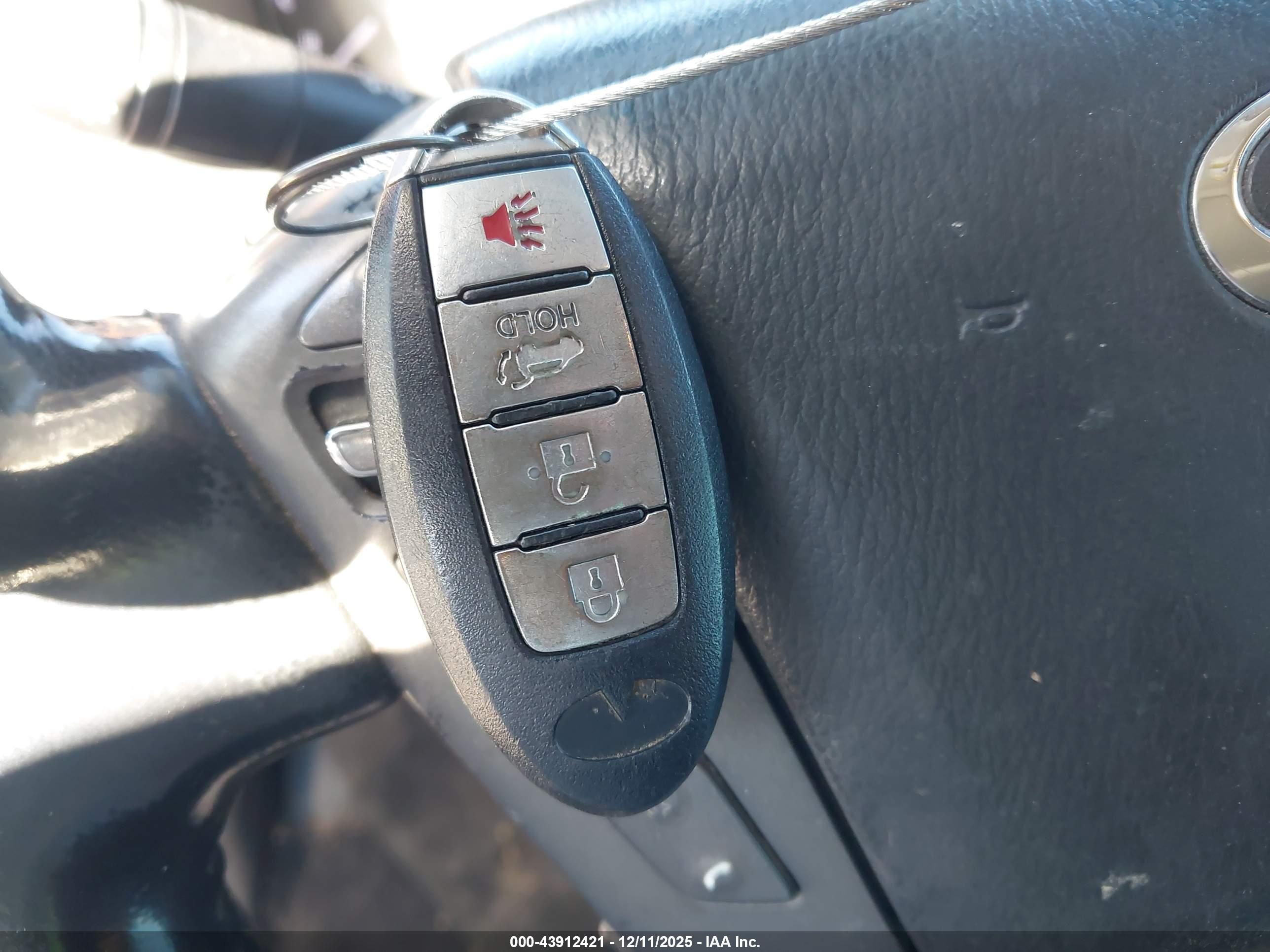 INFINITI QX56 image 11