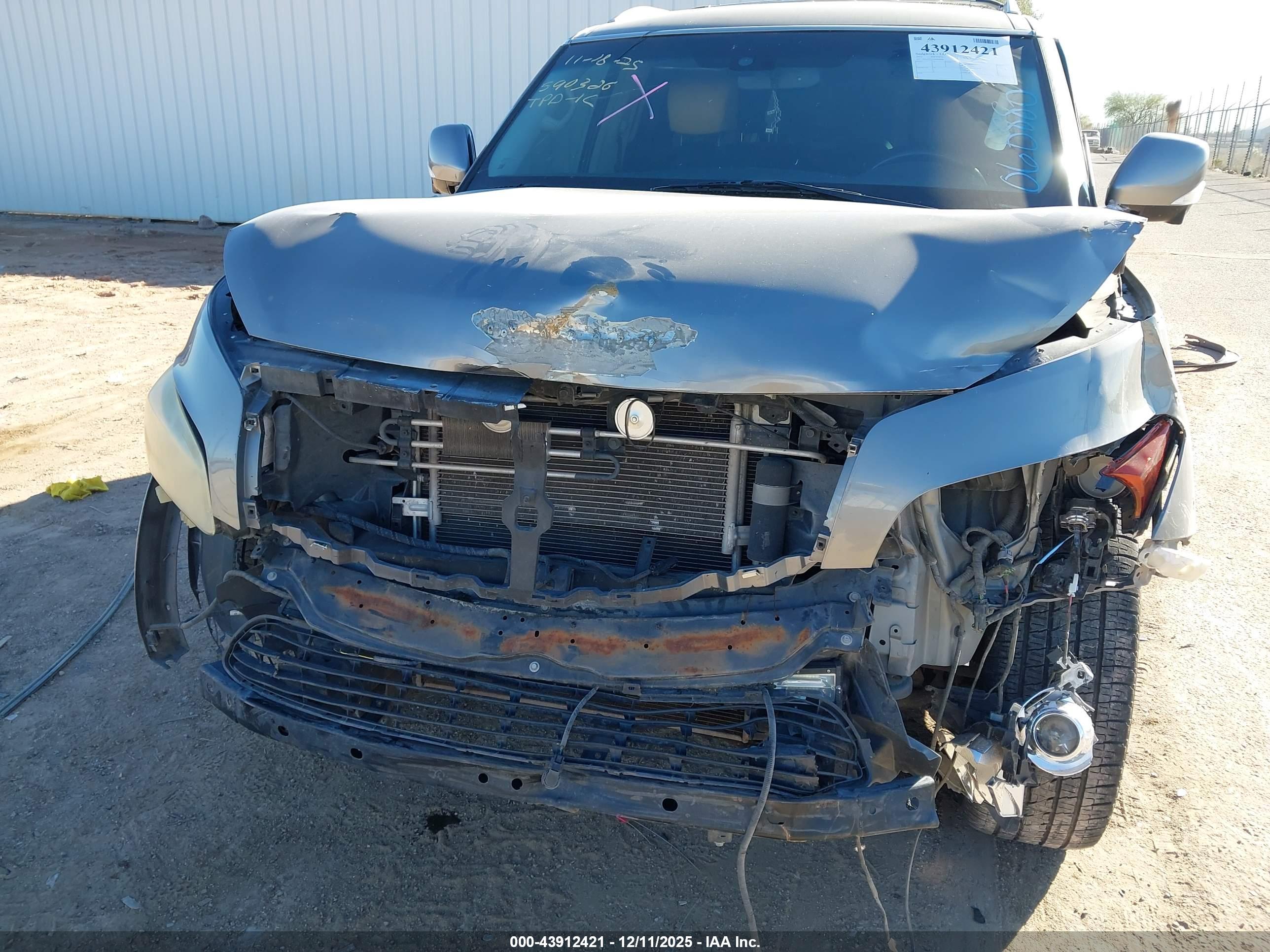 INFINITI QX56 image 6