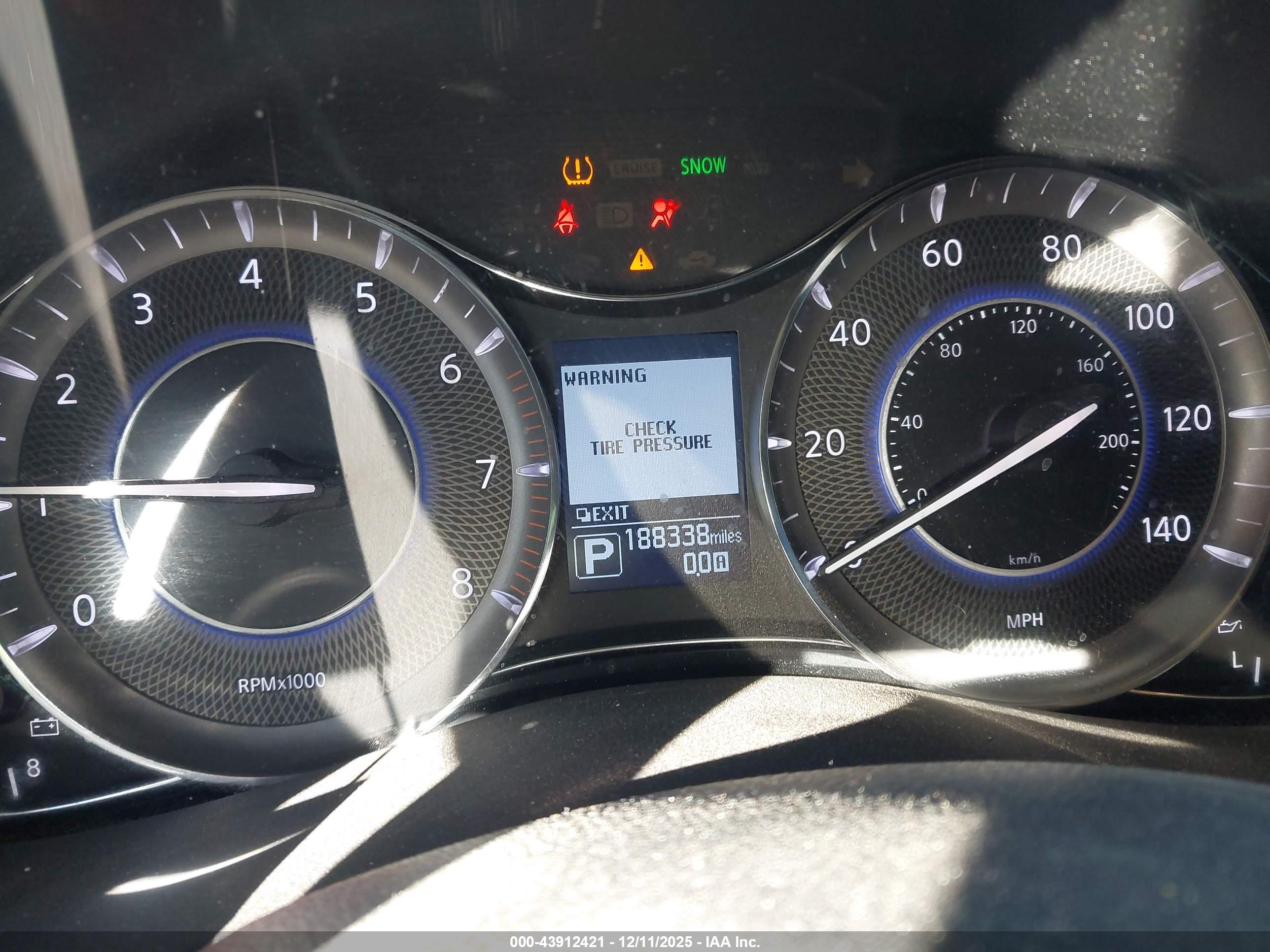 INFINITI QX56 image 7
