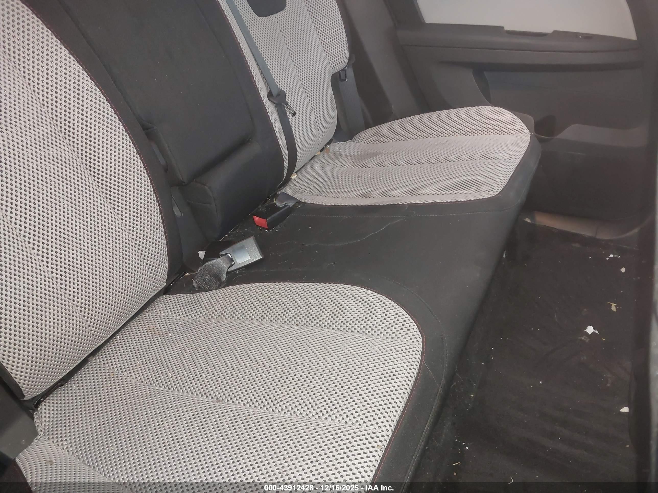 CHEVROLET EQUINOX image 8