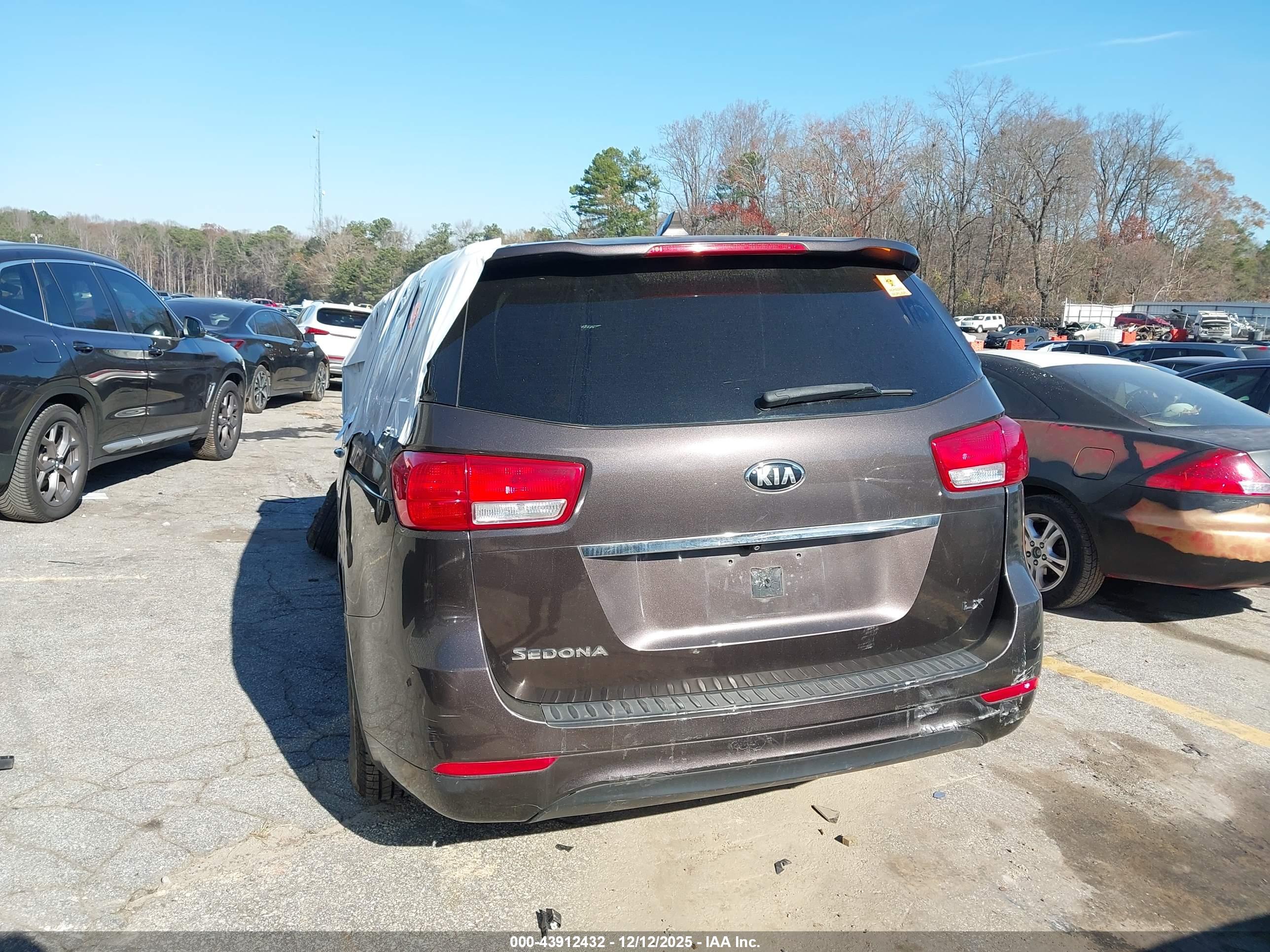 KIA SEDONA image 3