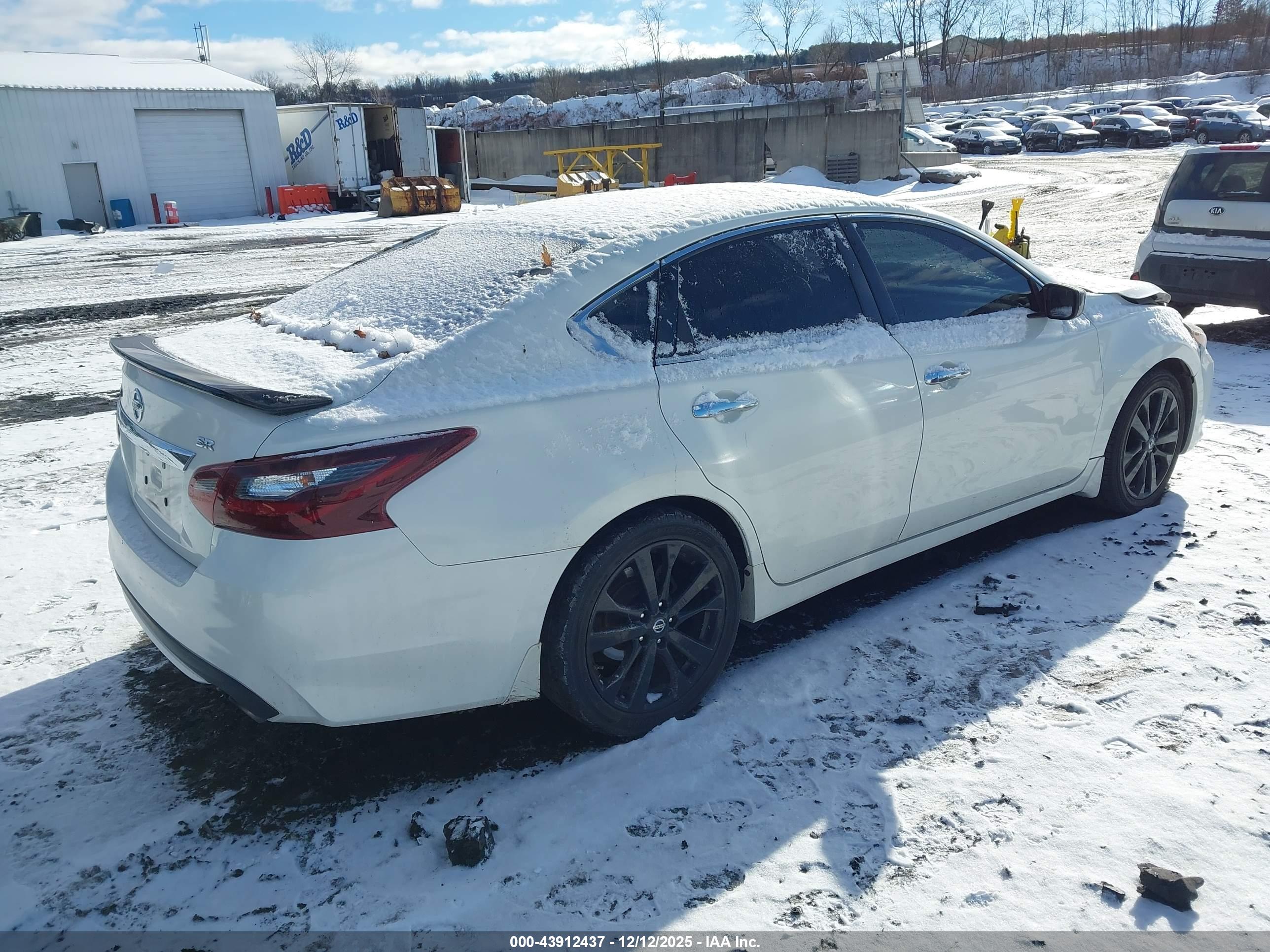 NISSAN ALTIMA image 4