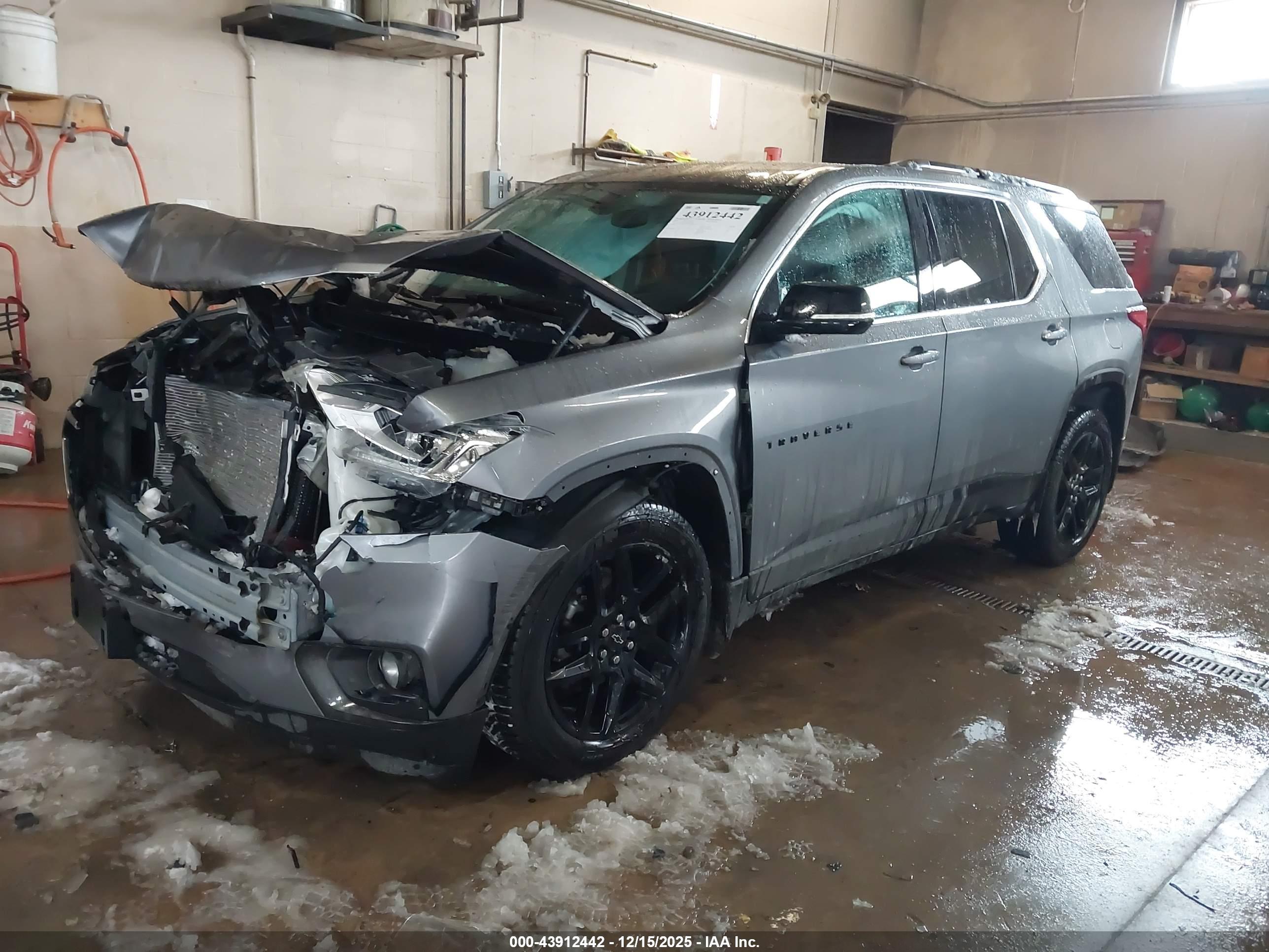 CHEVROLET TRAVERSE image 2