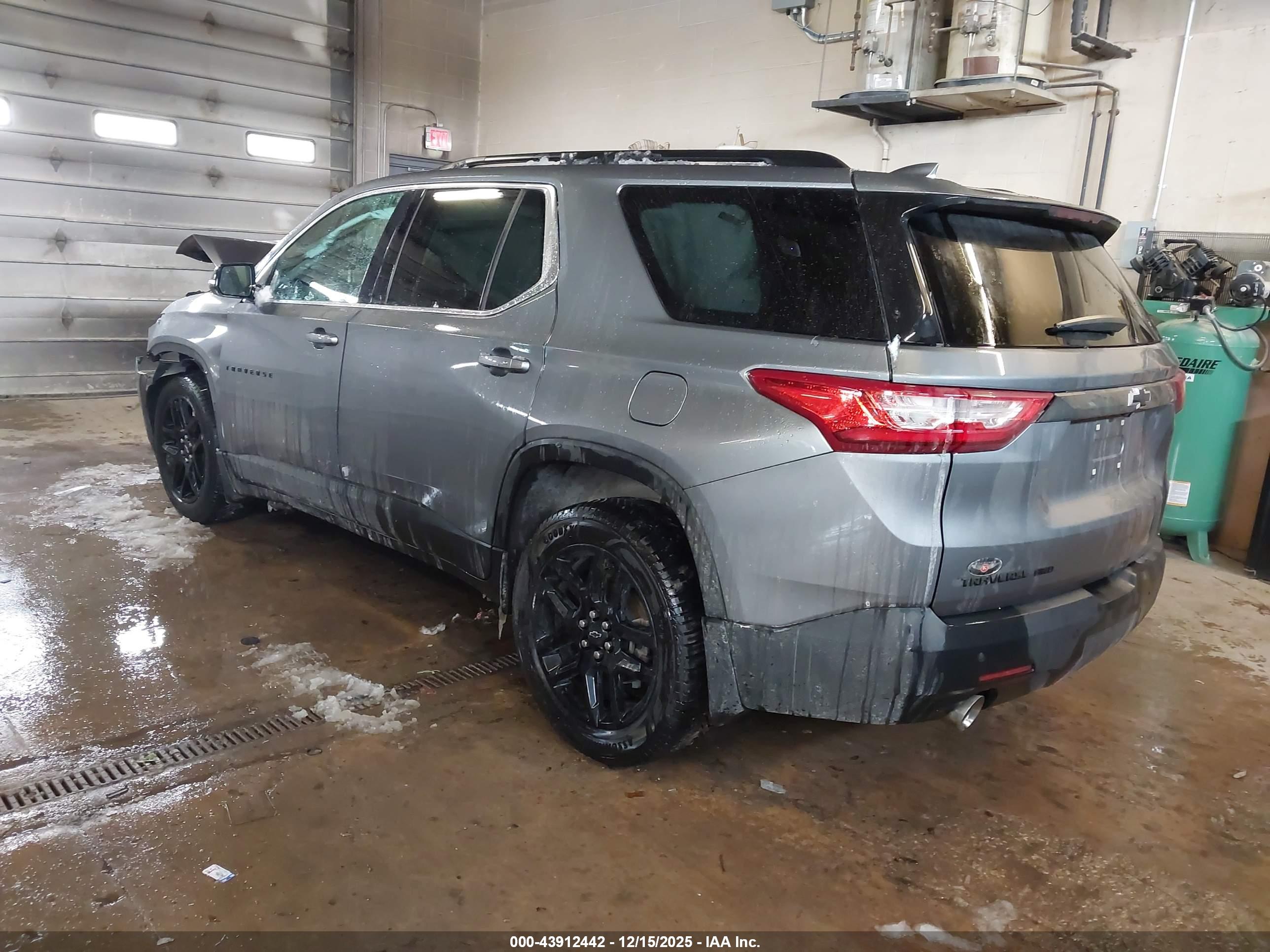 CHEVROLET TRAVERSE image 3