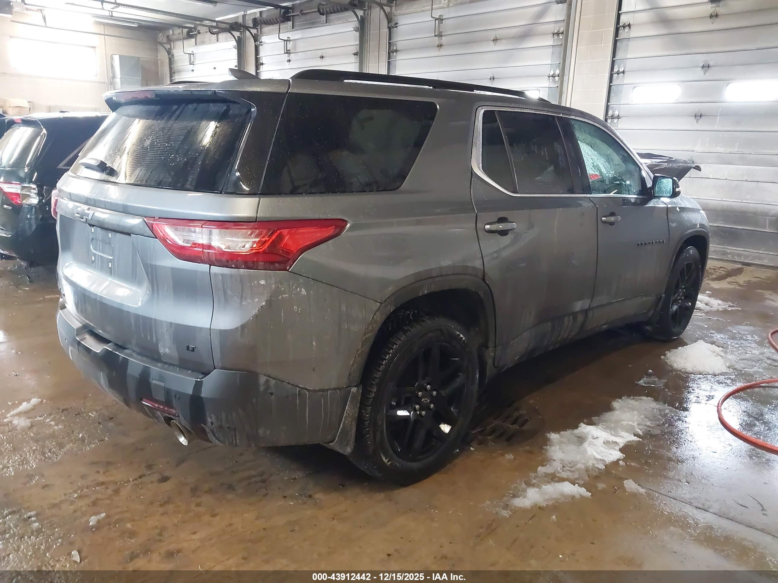 CHEVROLET TRAVERSE image 4