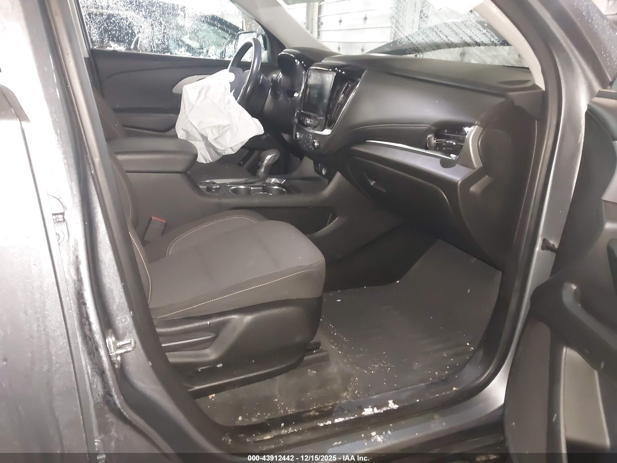 CHEVROLET TRAVERSE image 5