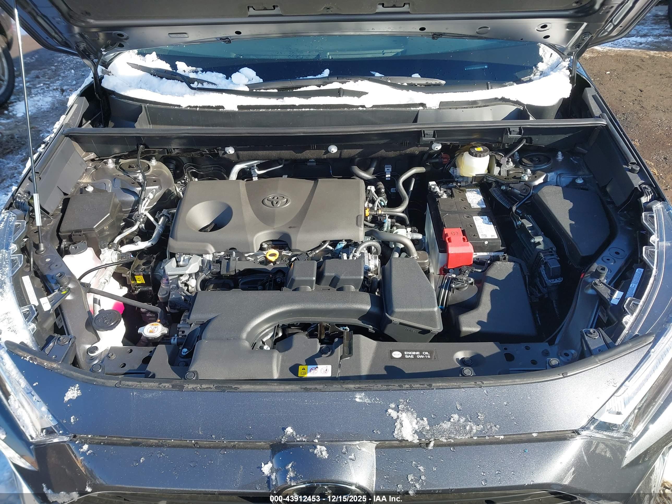 TOYOTA RAV4 image 10