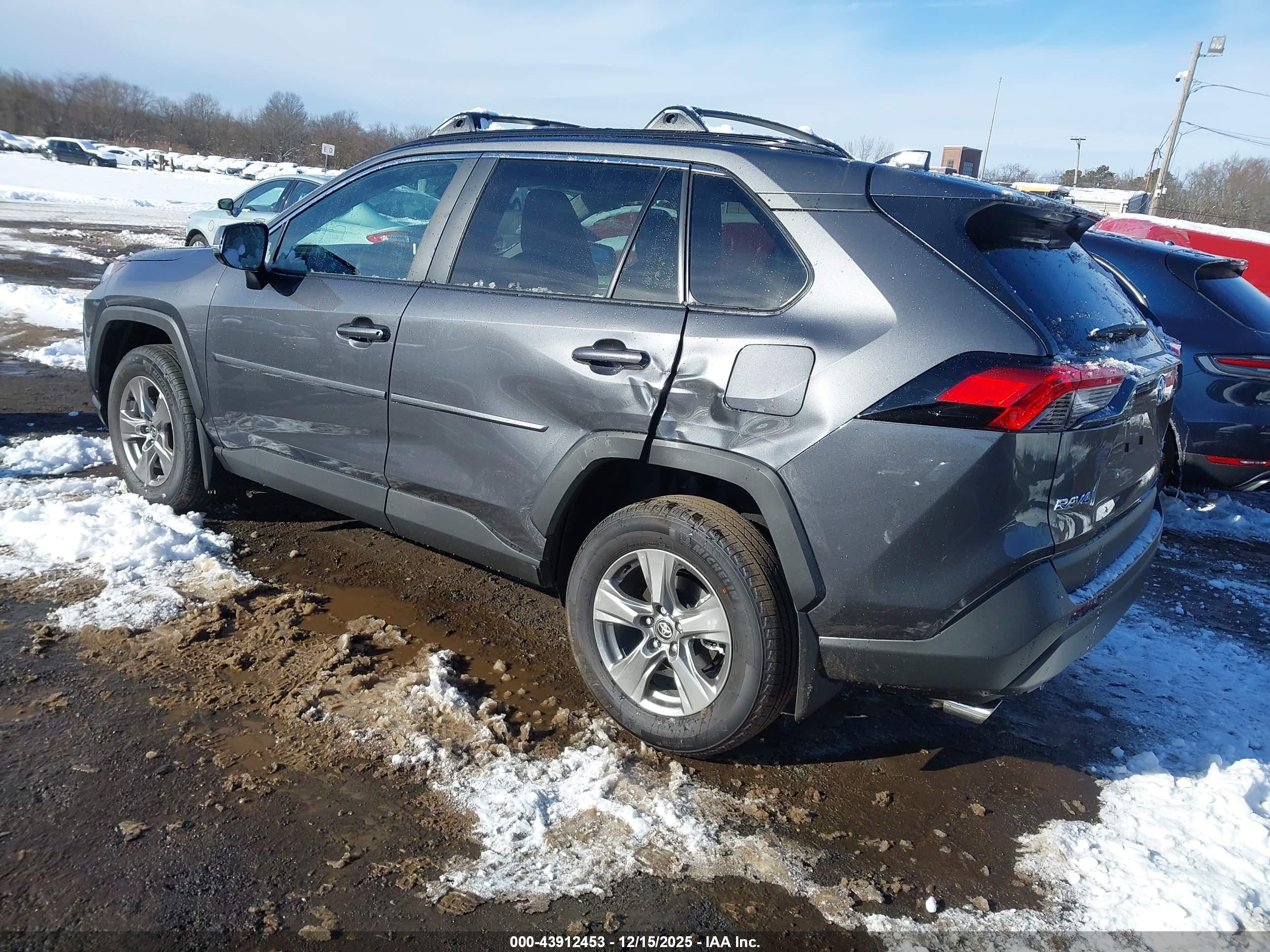 TOYOTA RAV4 image 3