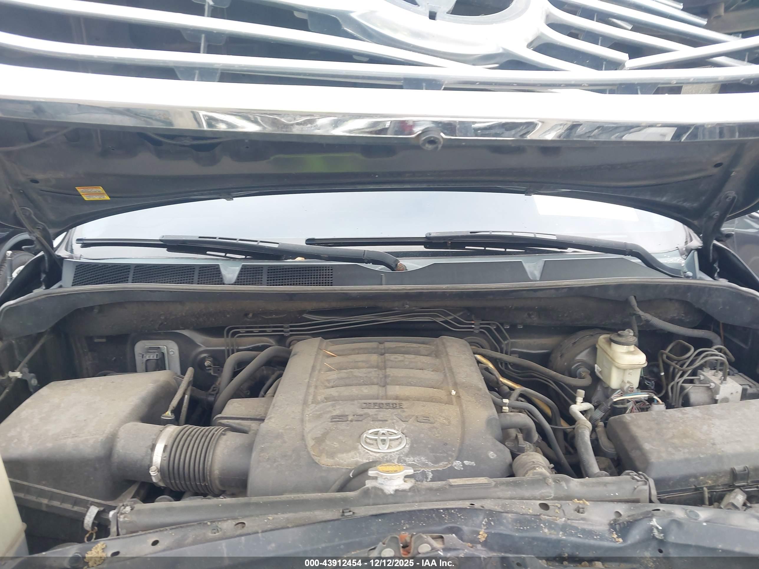TOYOTA TUNDRA image 10