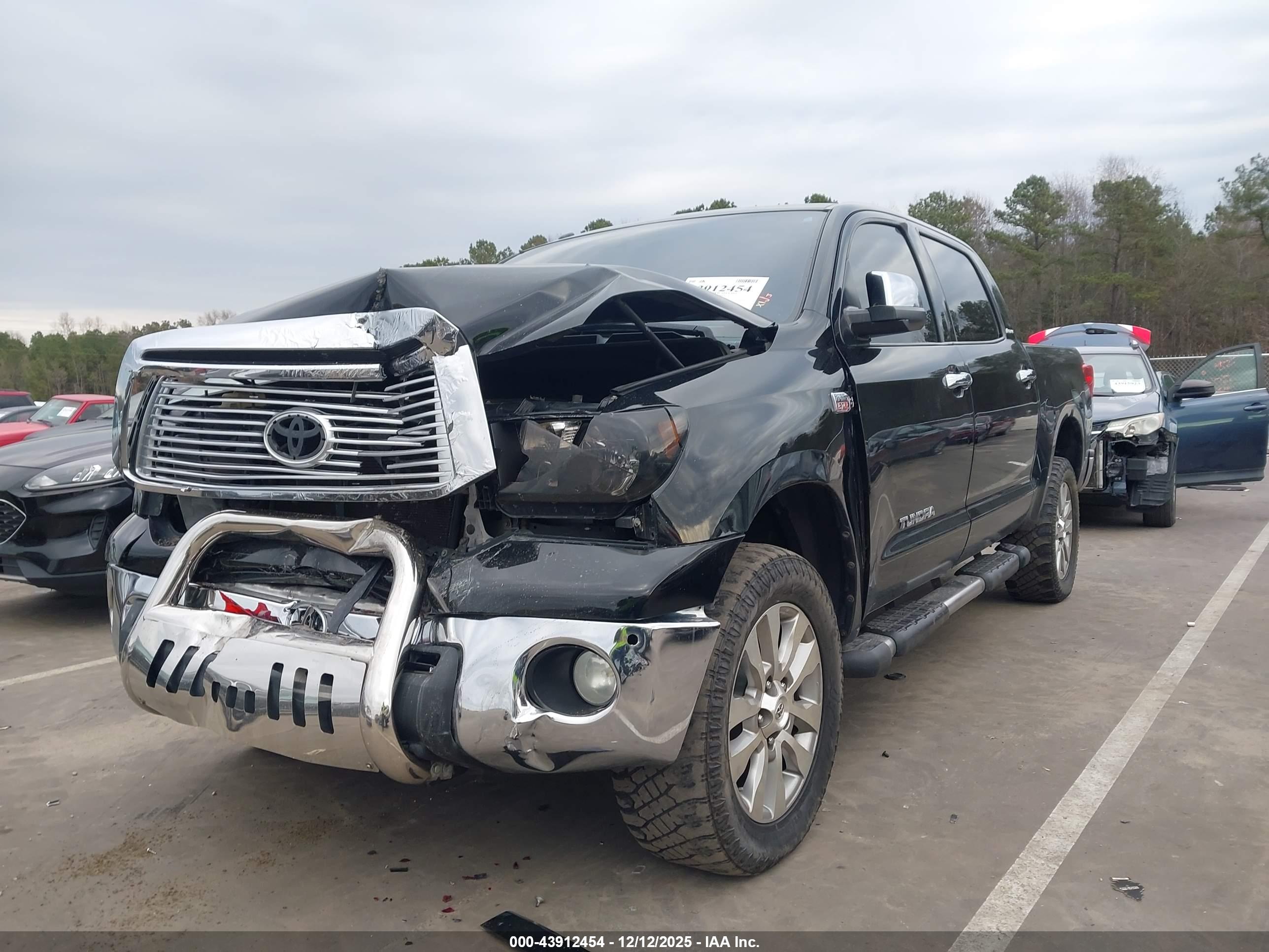 TOYOTA TUNDRA image 2