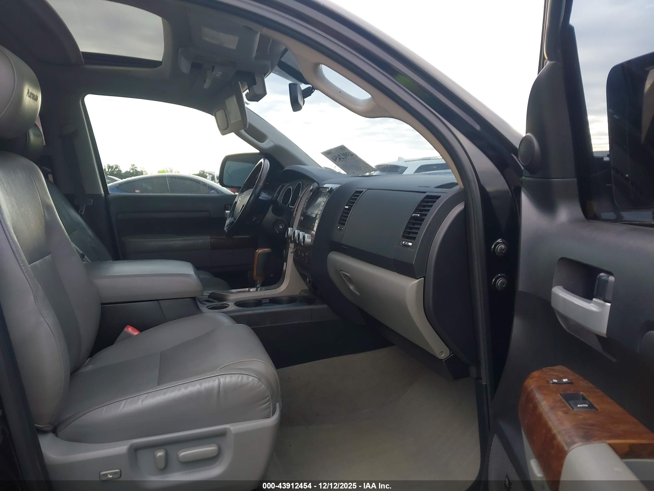 TOYOTA TUNDRA image 5